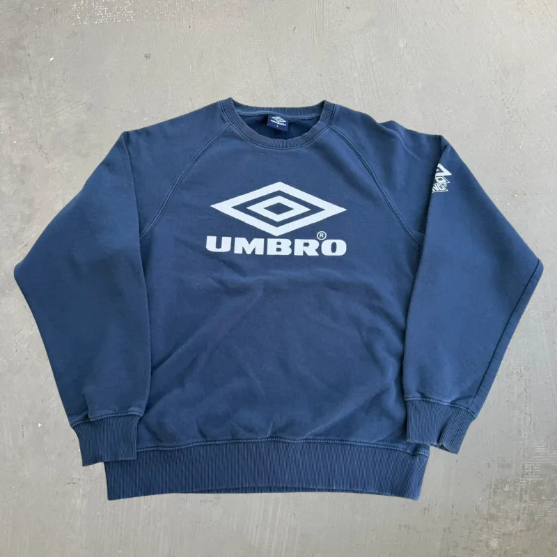 J- Vintage Umbro Training Logo & Text Crewneck - L made by HG Vintage