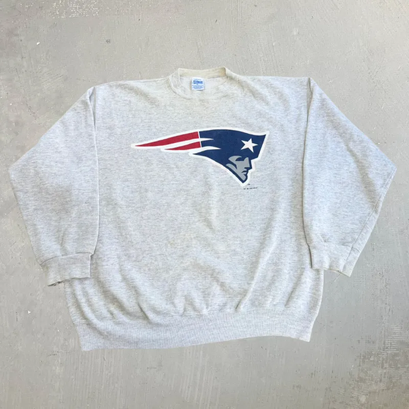 J- Vintage '93 New England Patriots Logo NFL Salems Sportswear Tag Made In USA Crewneck - XL made by HG Vintage