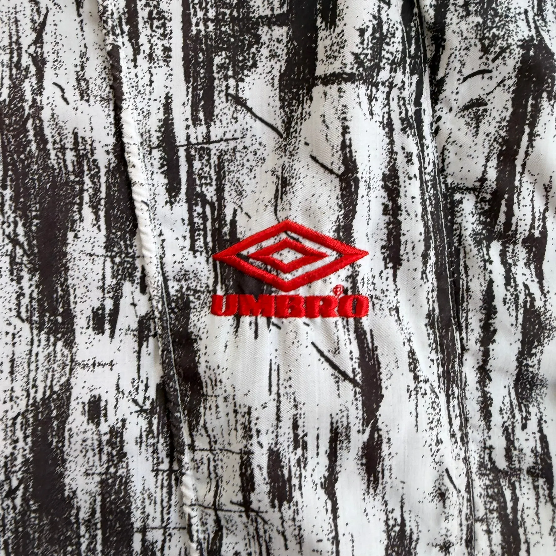 J- Vintage Umbro Manchester United Football Club Embroidered Patch Text Lightweight Zip Up Jacket - XL sold by HG Vintage product image thumbnail 3