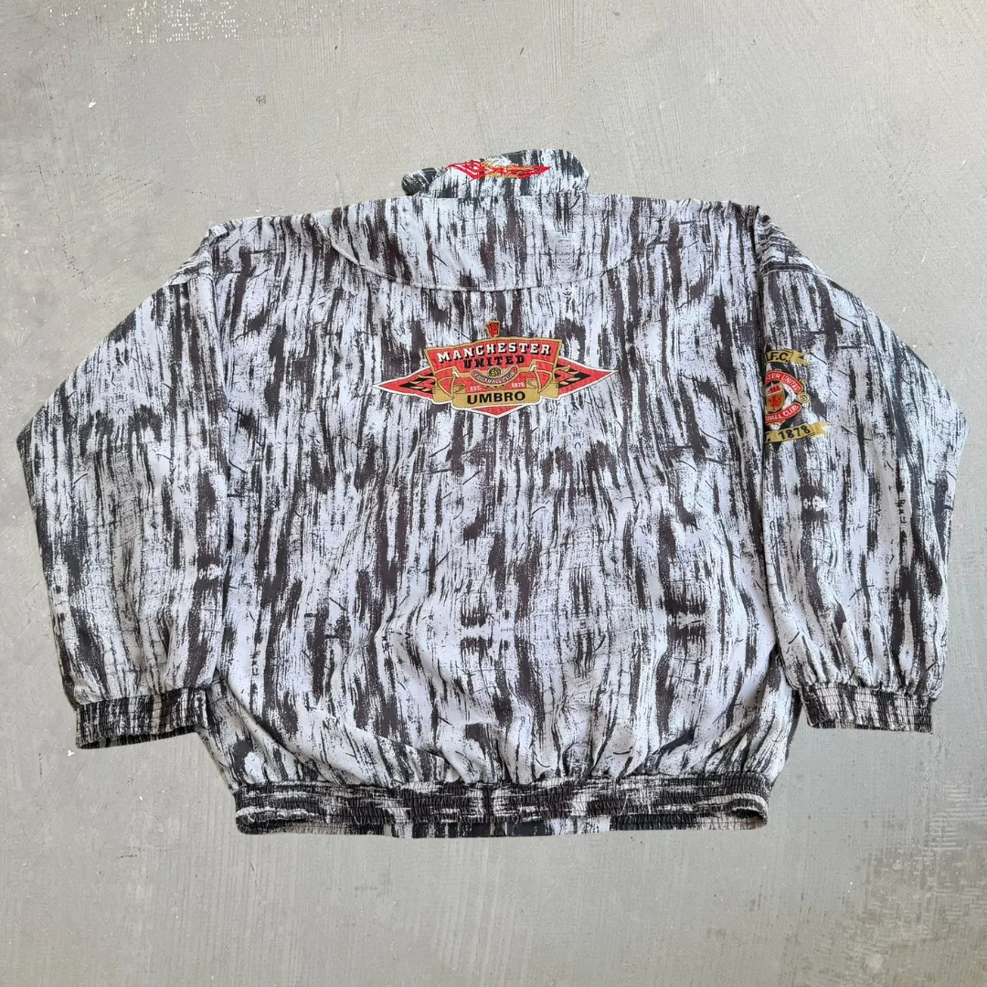 J- Vintage Umbro Manchester United Football Club Embroidered Patch Text Lightweight Zip Up Jacket - XL sold by HG Vintage product image thumbnail 5