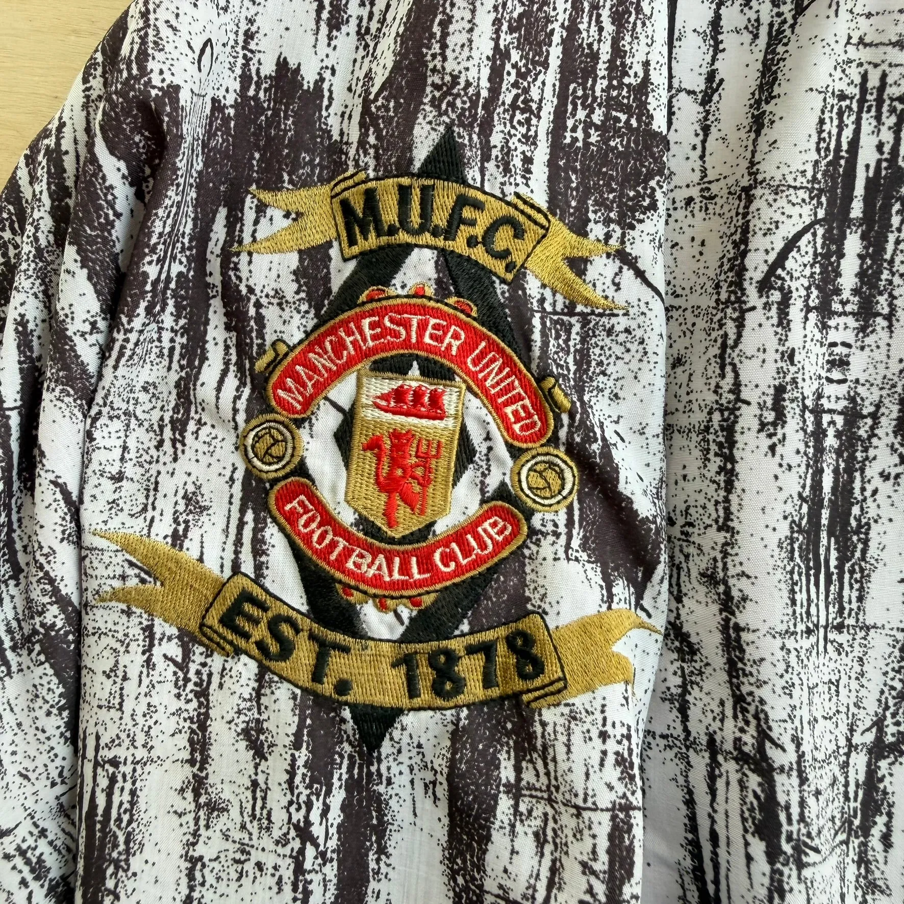 J- Vintage Umbro Manchester United Football Club Embroidered Patch Text Lightweight Zip Up Jacket - XL sold by HG Vintage product image thumbnail 4