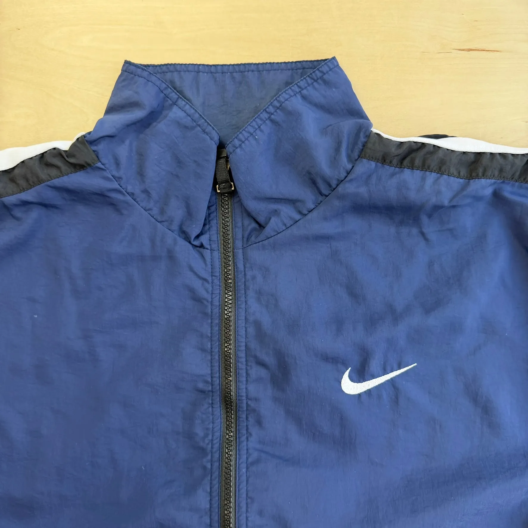 J- Vintage 90s Nike Embroidered Swoosh Lightweight Zip Up Navy Jacket - L sold by HG Vintage product image thumbnail 2