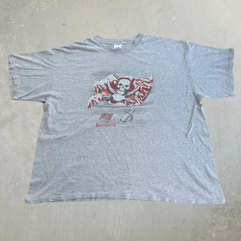 J- Vintage Tampa Bay Buccaneers NFL Graphic Logo Tee - XL made by HG Vintage