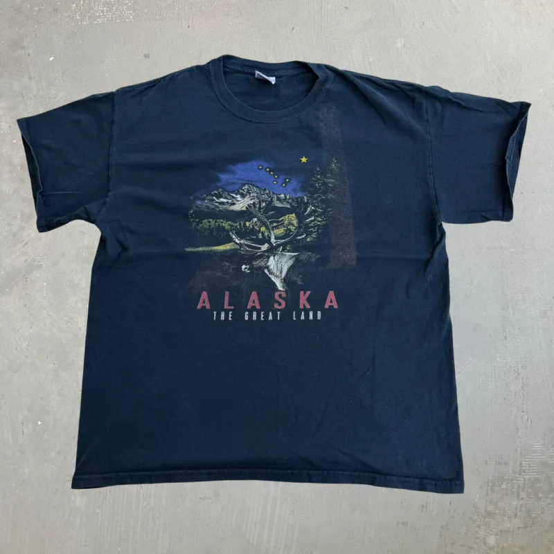 J- Vintage Alaska The Great Land Elk & Mountain Graphic Tee - L made by HG Vintage