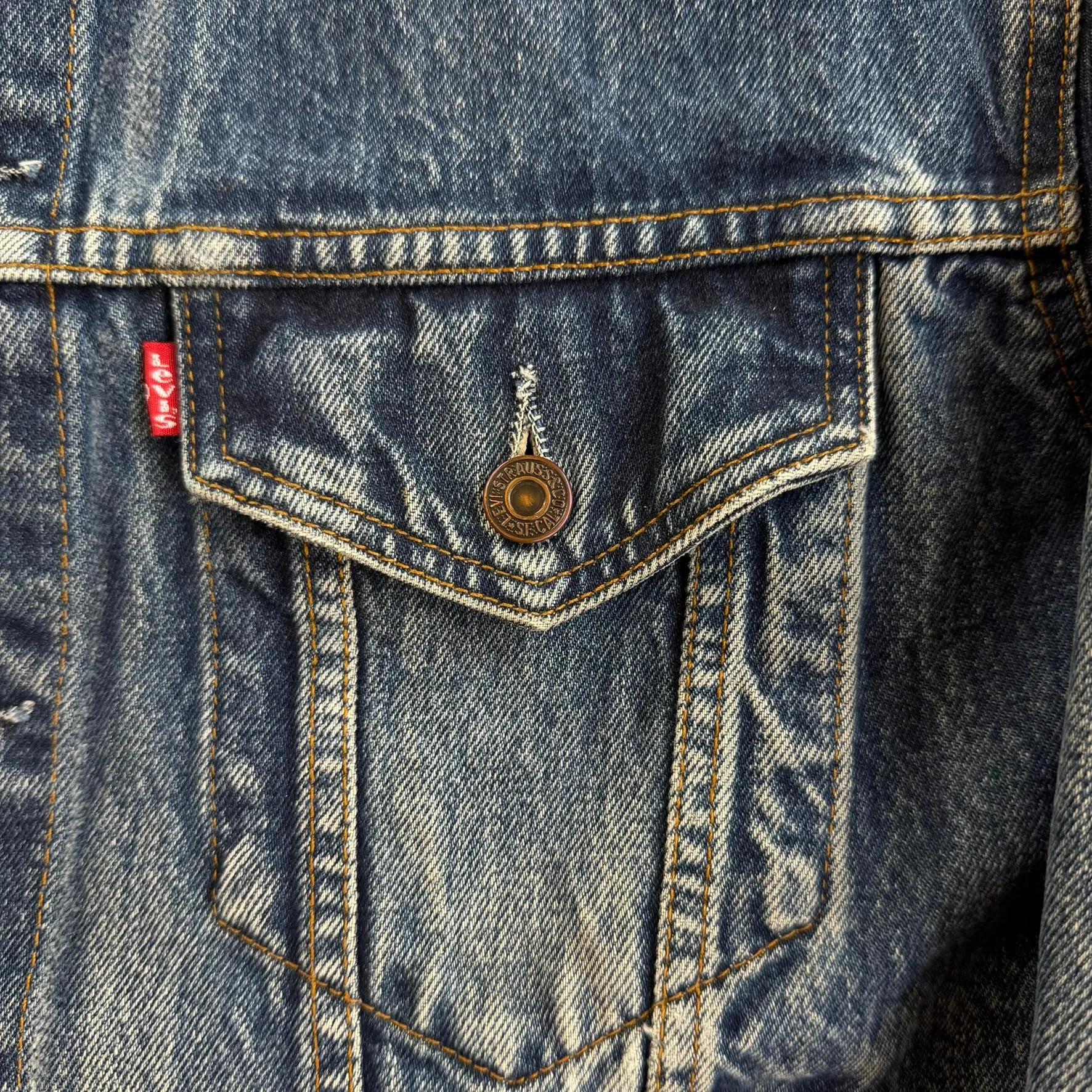 J- Vintage 90s Levi’s 70503 02 Trucker Denim Jacket - L sold by HG Vintage product image thumbnail 3
