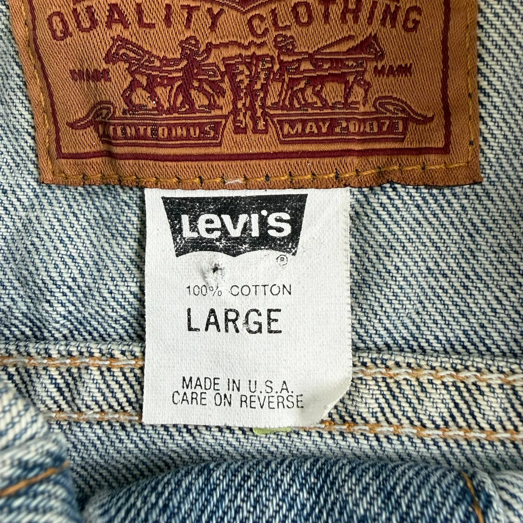 J- Vintage '95 Levi's 77597 Made In USA Trucker Denim Jacket - L sold by HG Vintage product image thumbnail 4