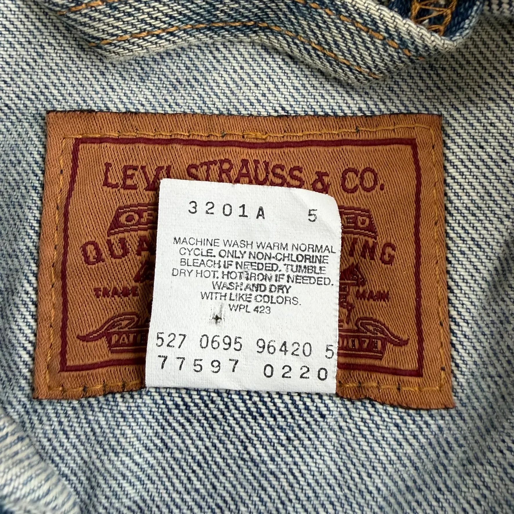 J- Vintage '95 Levi's 77597 Made In USA Trucker Denim Jacket - L sold by HG Vintage product image thumbnail 5