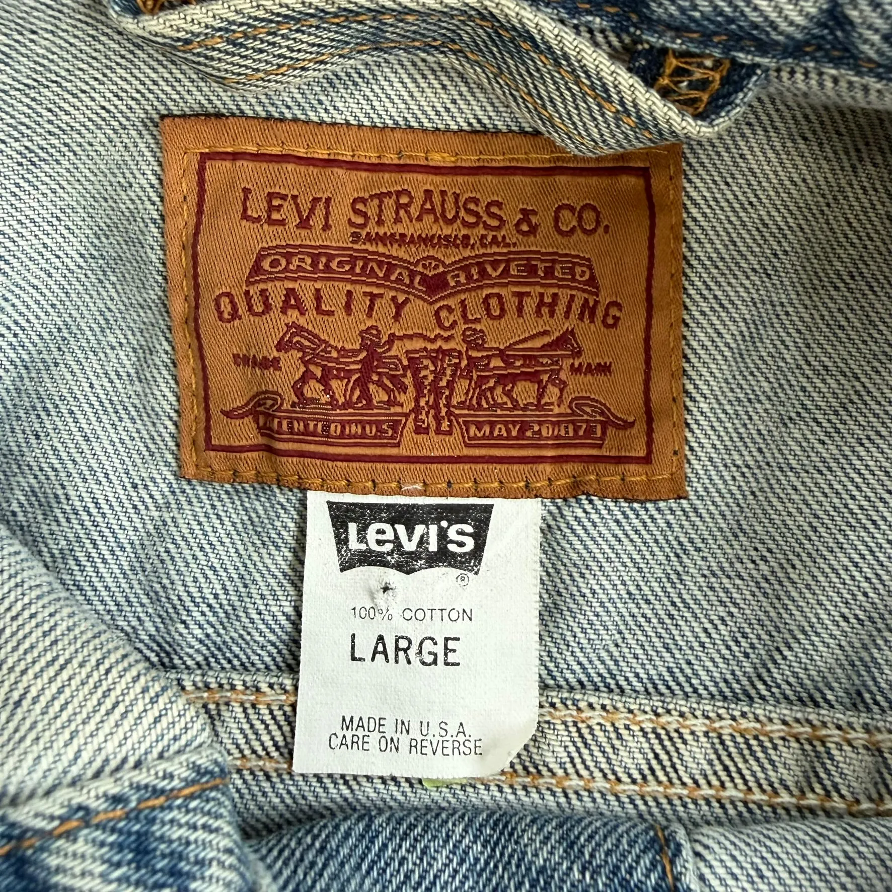 J- Vintage '95 Levi's 77597 Made In USA Trucker Denim Jacket - L sold by HG Vintage product image thumbnail 3