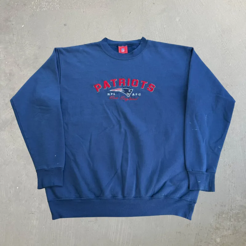 J- Vintage New England Patriots NFL Embroidered Logo & Text Crewneck - XL made by HG Vintage
