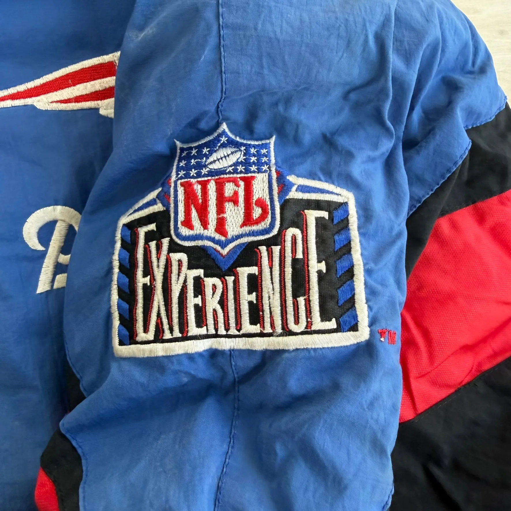 J- Vintage New England Patriots NFL Embroidered Logo Zip Up Winter Jacket - XL sold by HG Vintage product image thumbnail 4