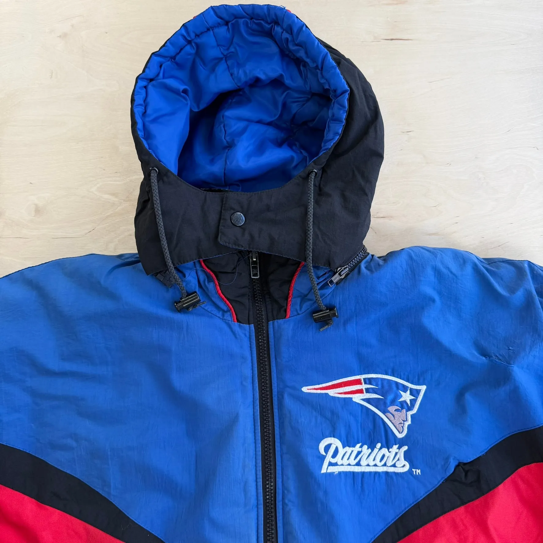 J- Vintage New England Patriots NFL Embroidered Logo Zip Up Winter Jacket - XL sold by HG Vintage product image thumbnail 2