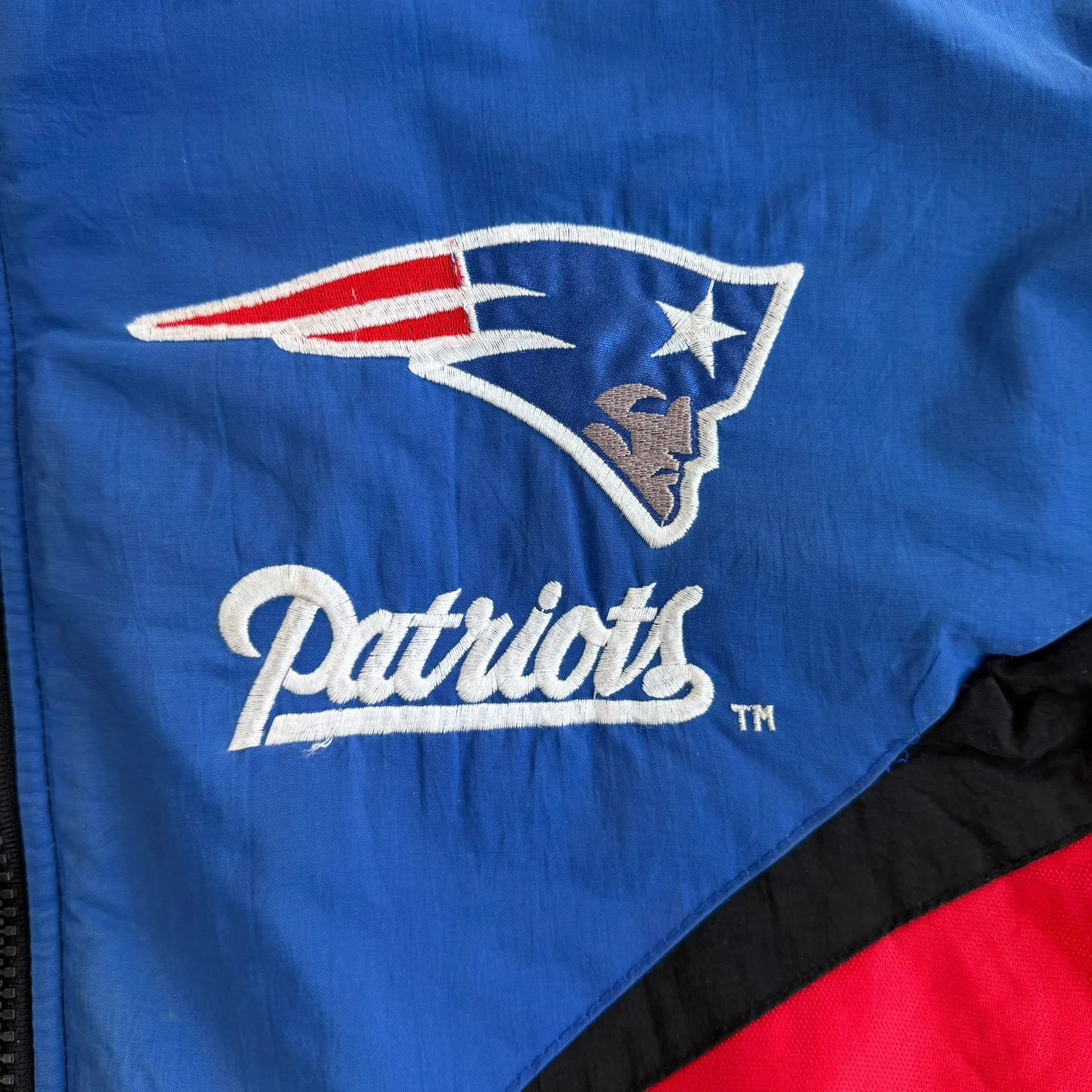 J- Vintage New England Patriots NFL Embroidered Logo Zip Up Winter Jacket - XL sold by HG Vintage product image thumbnail 3