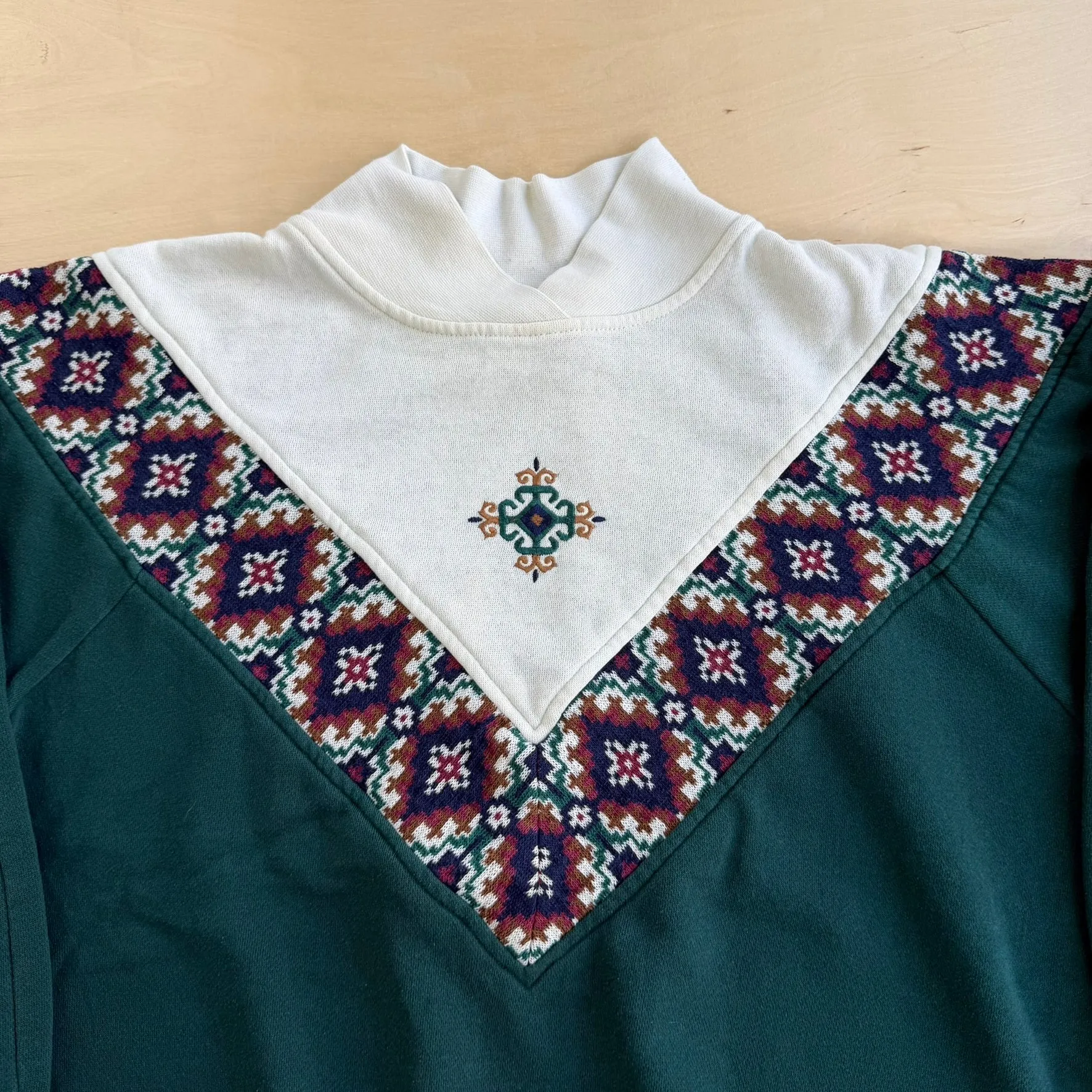 J- Vintage American Sportif Patterned & Embroidery Crewneck - L sold by HG Vintage product image thumbnail 2