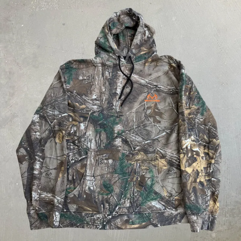 J- Vintage Real Tree Camo Xtra Print Hoodie - L made by Carhartt