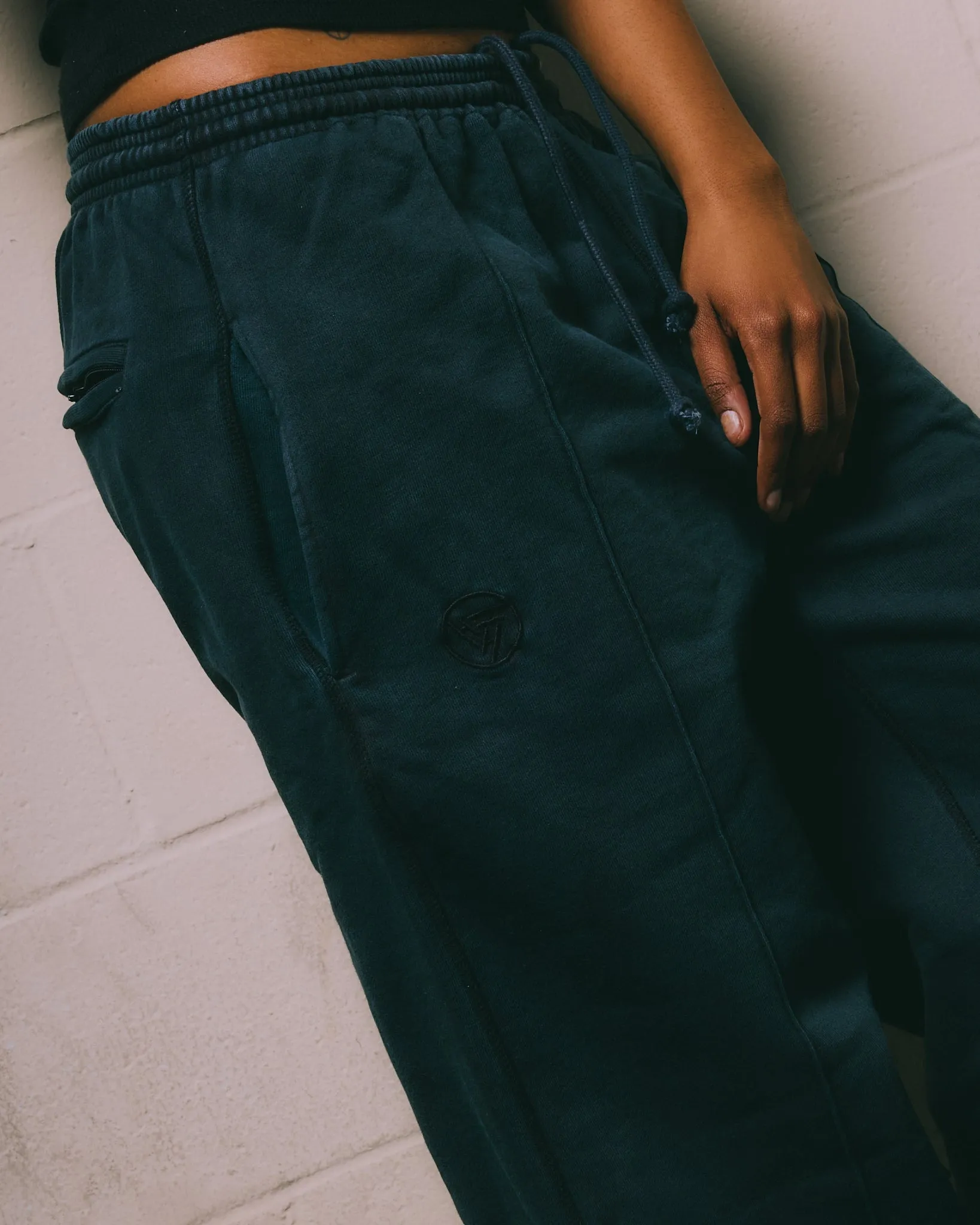 HYPLAND HEAVY WEIGHT PLEATED LOGO SWEAT PANTS (VINTAGE BLACK) sold by hypland product image thumbnail 4