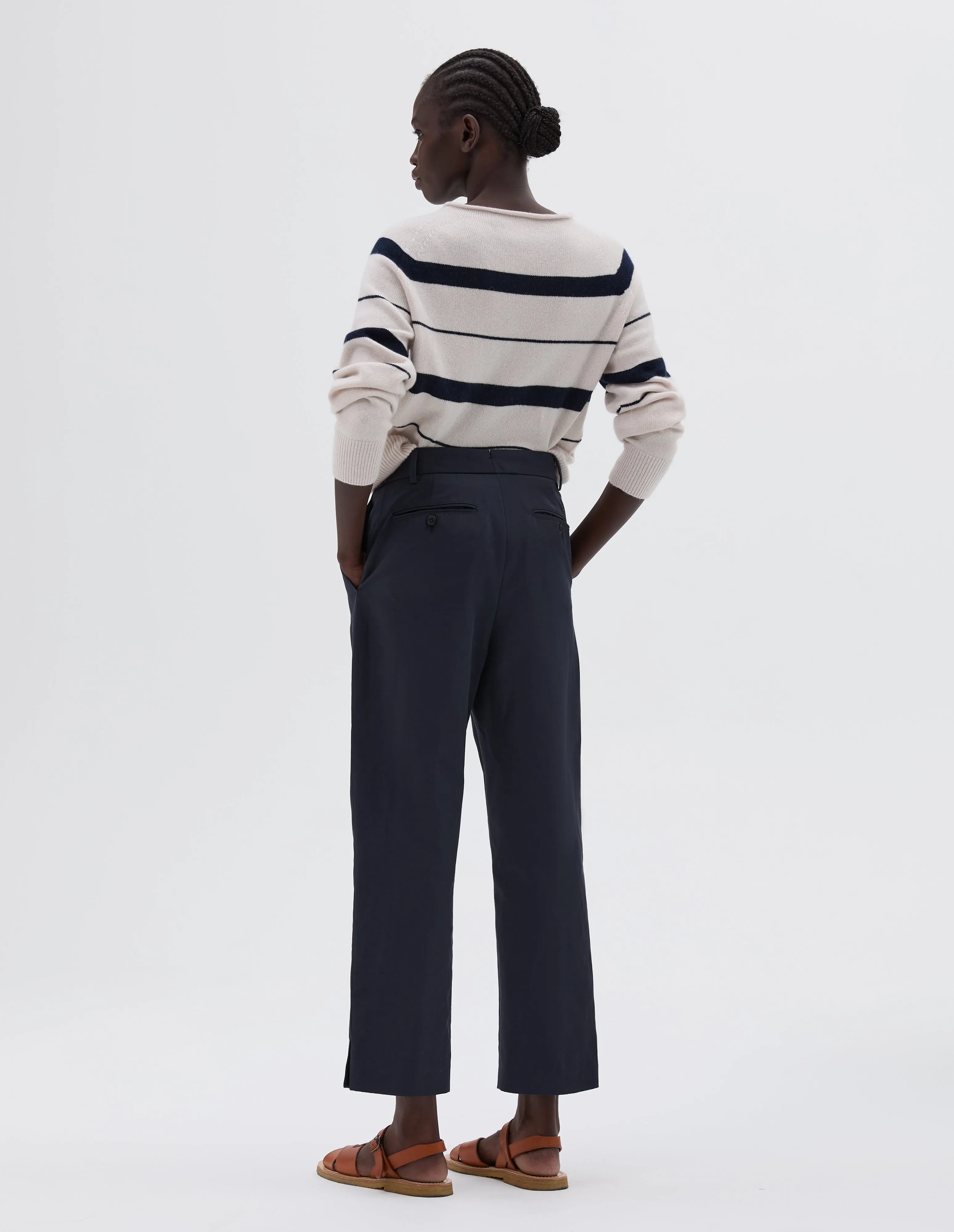 MIDI WAIST CROP TROUSERS | COTTON LINEN TWILL | MIDNIGHT sold by Margaret Howell product image thumbnail 2