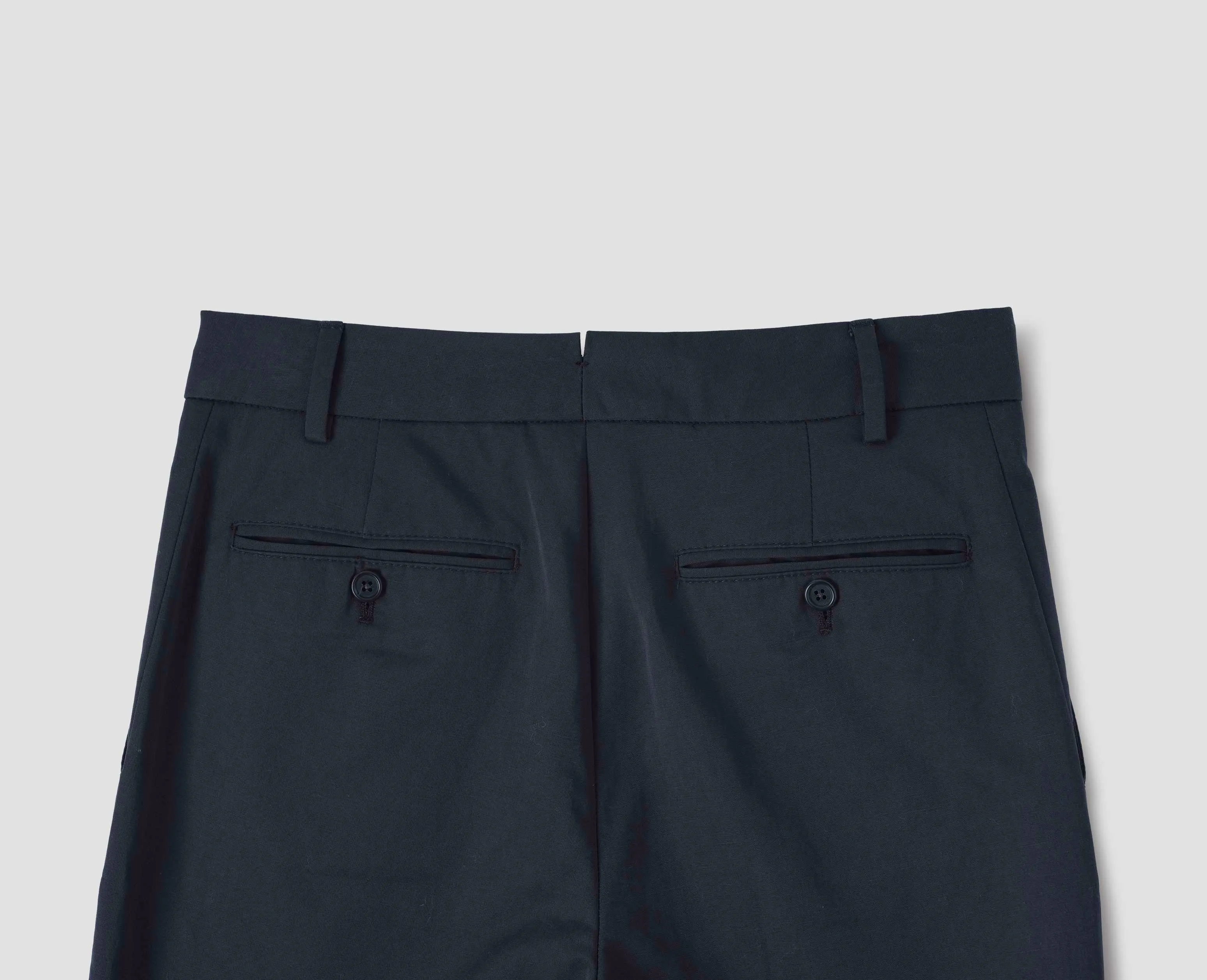 MIDI WAIST CROP TROUSERS | COTTON LINEN TWILL | MIDNIGHT sold by Margaret Howell product image thumbnail 4