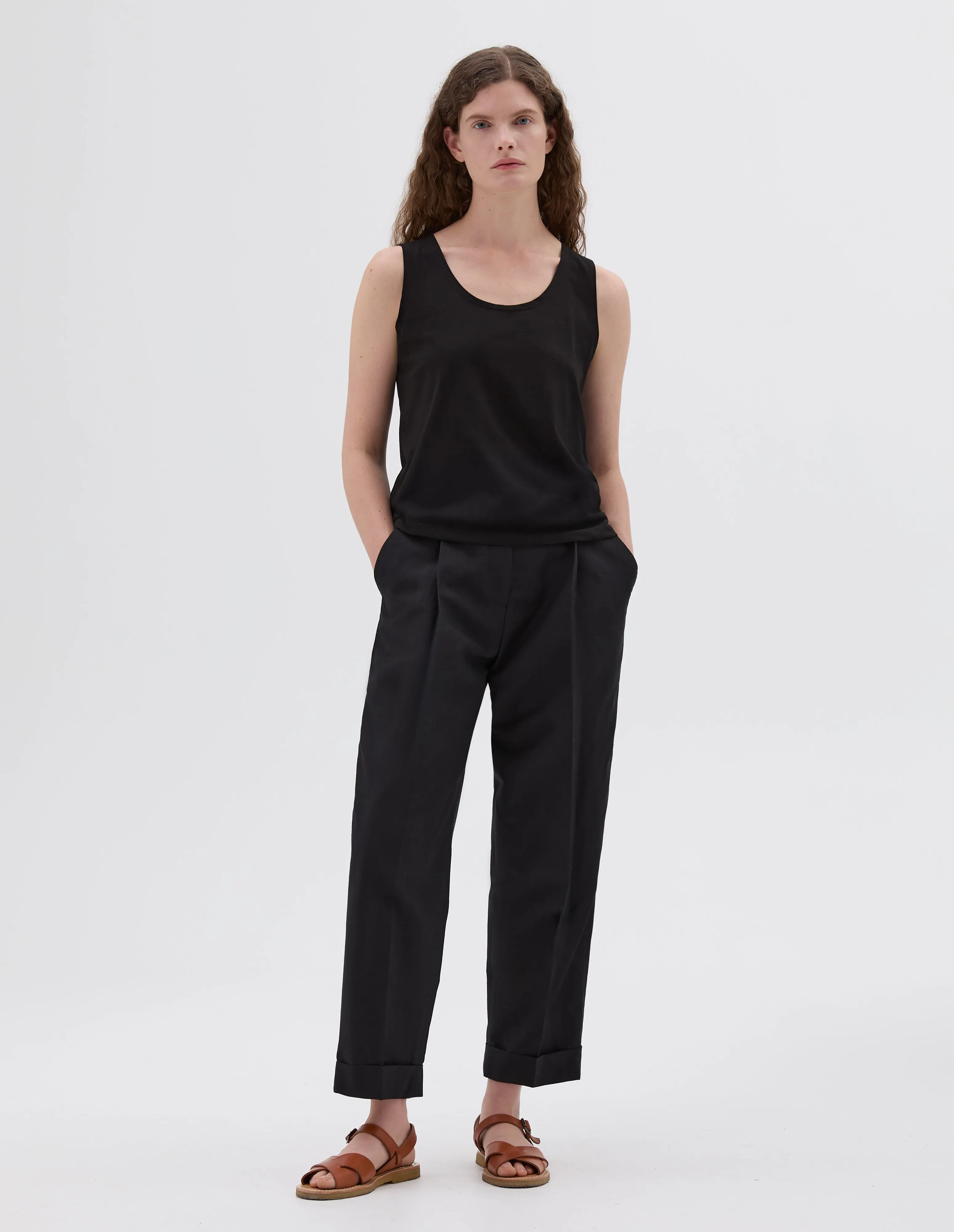 SINGLE PLEAT CROPPED TROUSERS | YARN DYED WOOL LINEN | BLACK sold by Margaret Howell