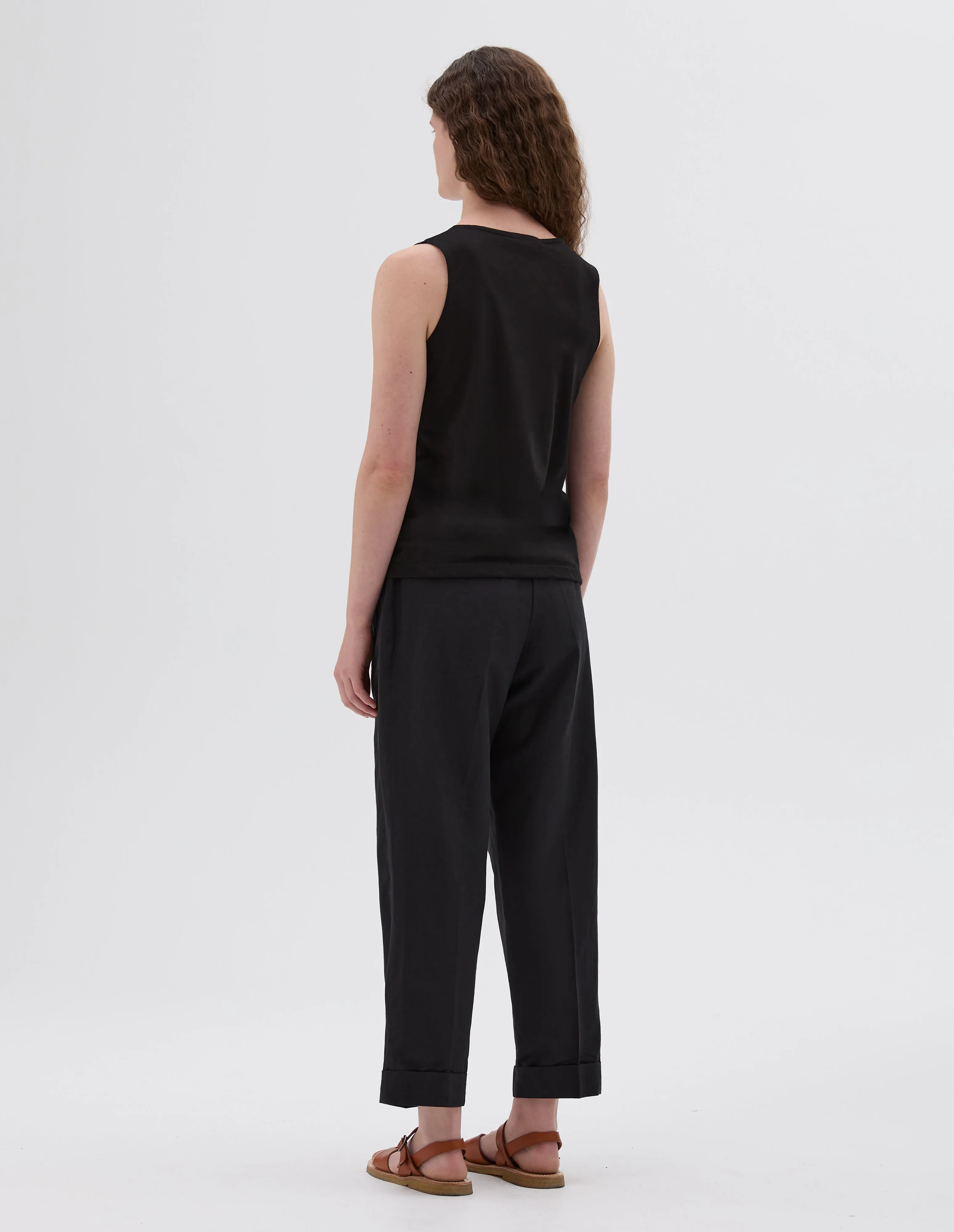 SINGLE PLEAT CROPPED TROUSERS | YARN DYED WOOL LINEN | BLACK sold by Margaret Howell product image thumbnail 2