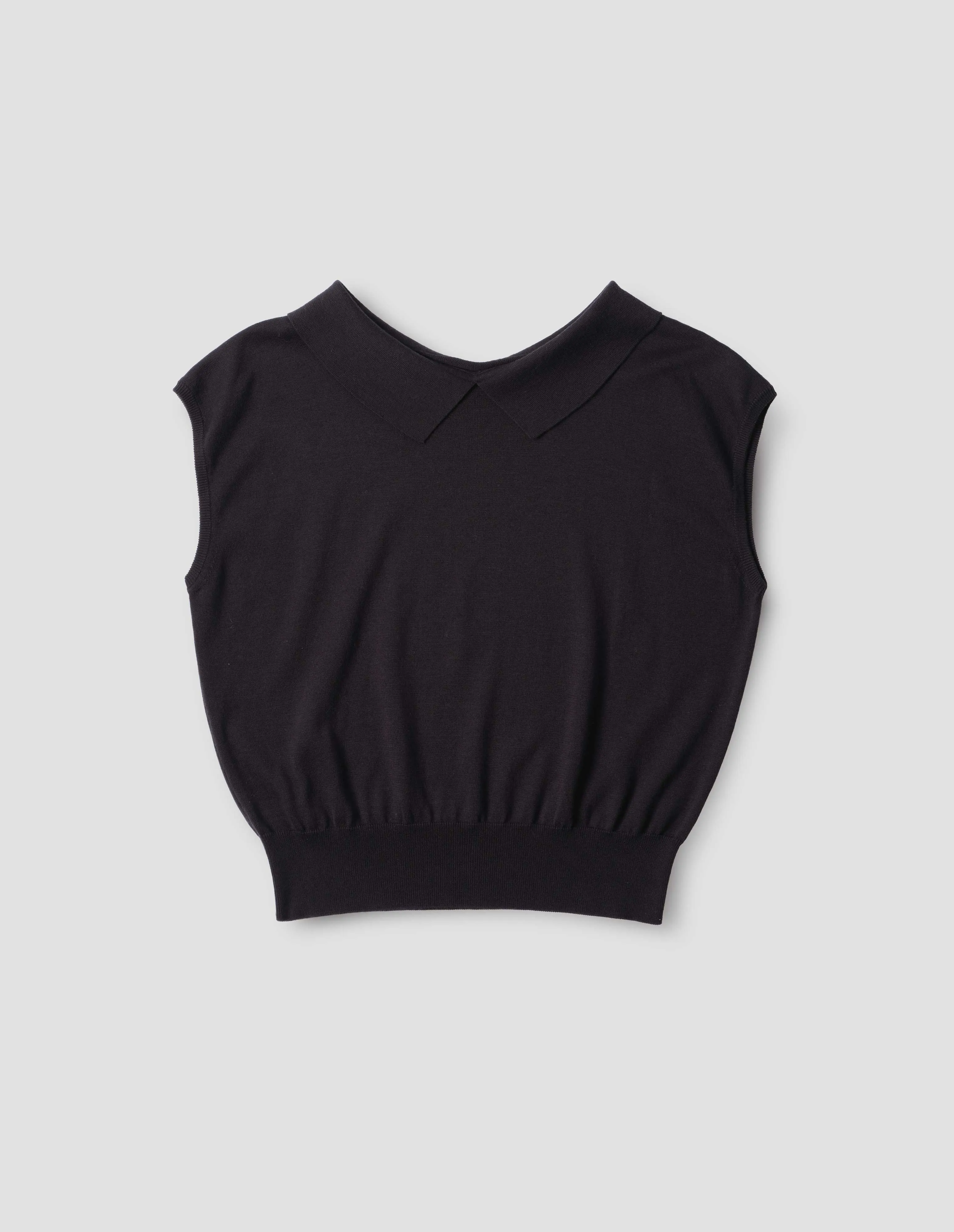 COLLARED PULLOVER VEST | FINE LINEN COTTON | BLACK sold by Margaret Howell product image thumbnail 4