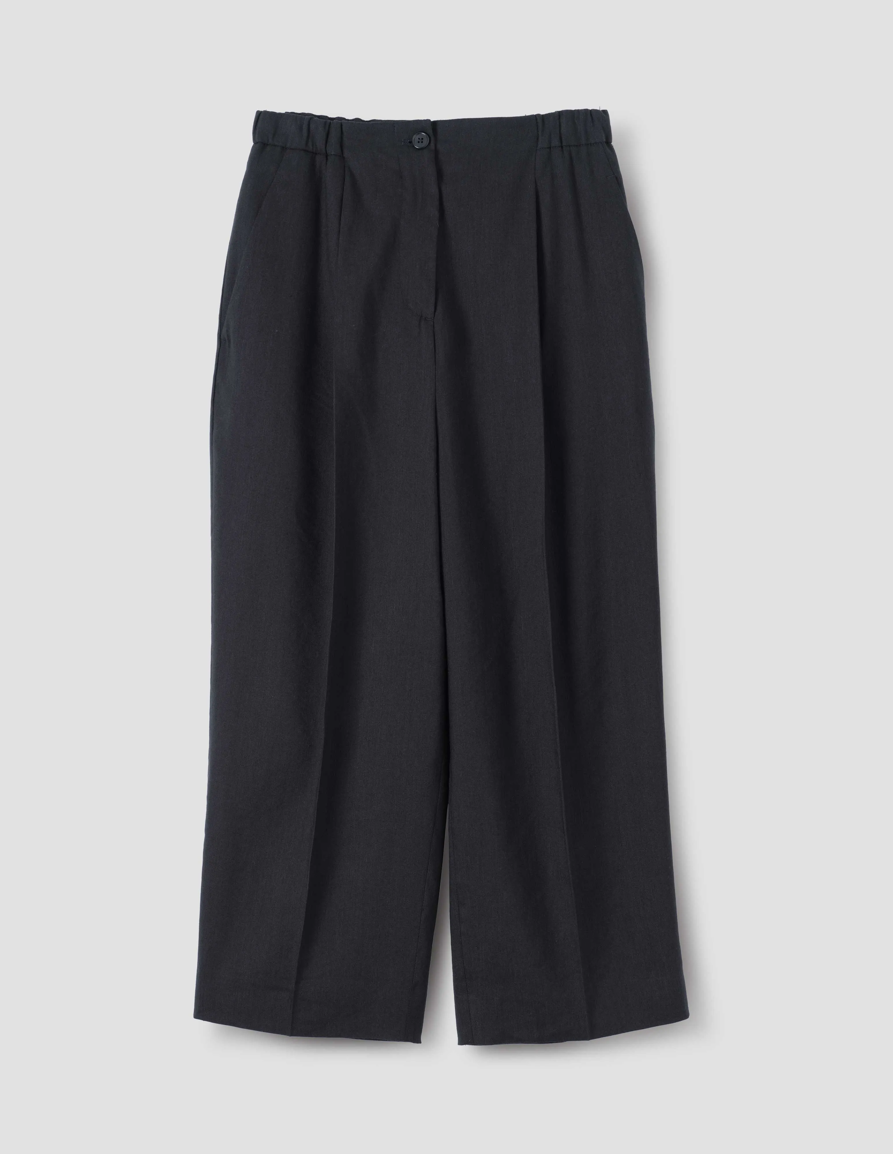 PLEATED FRONT CROPPED TROUSERS | LINEN SILK | BLACK sold by Margaret Howell product image thumbnail 3