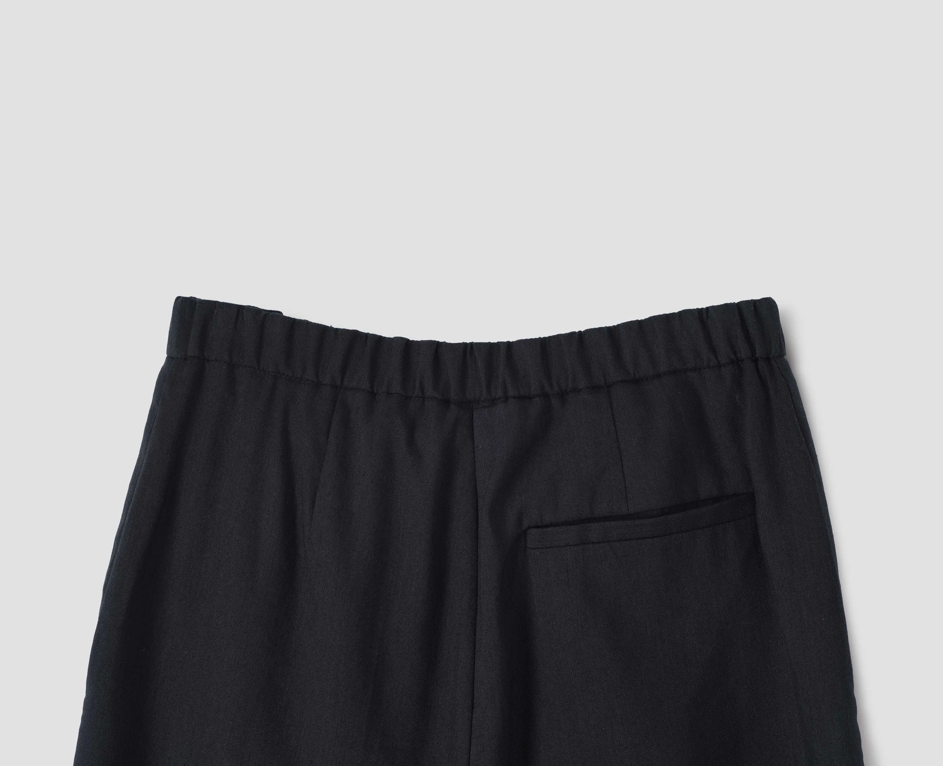 PLEATED FRONT CROPPED TROUSERS | LINEN SILK | BLACK sold by Margaret Howell product image thumbnail 4