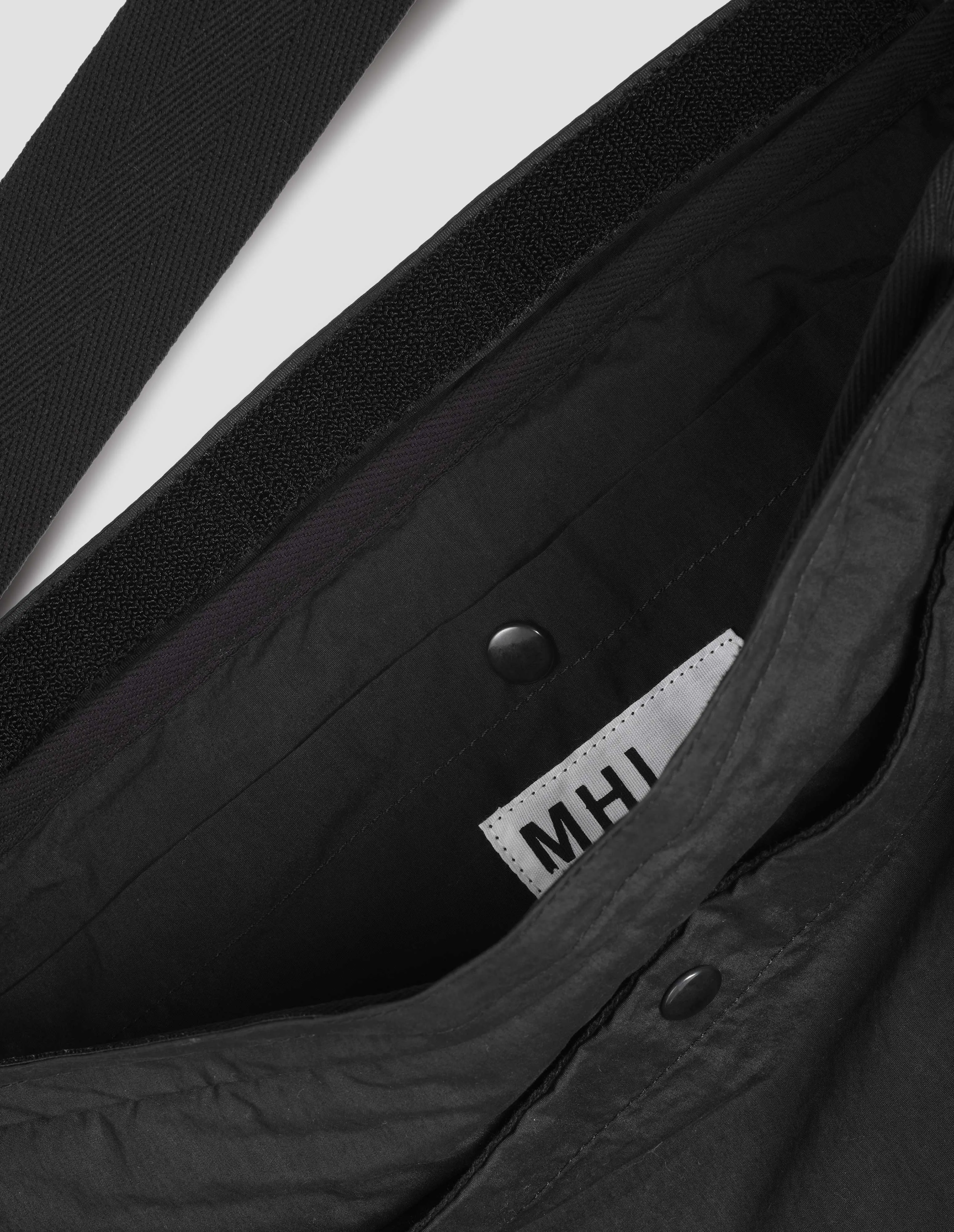 MHL. TUCKER BAG | COTTON | NAVY sold by Margaret Howell product image thumbnail 4