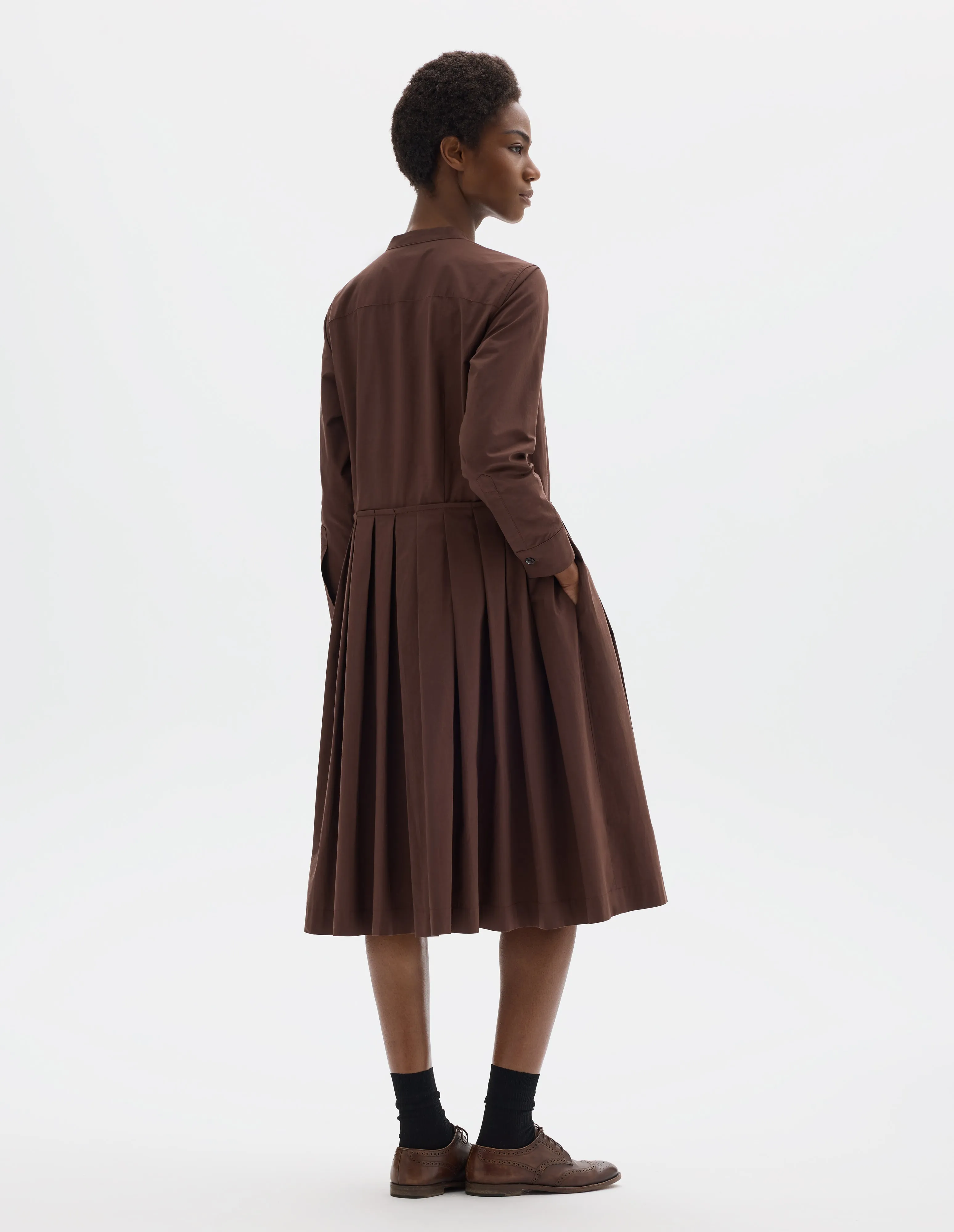 COLLARLESS PLEATED DRESS | FINE COUNT COTTON POPLIN | MAHOGANY sold by Margaret Howell product image thumbnail 3