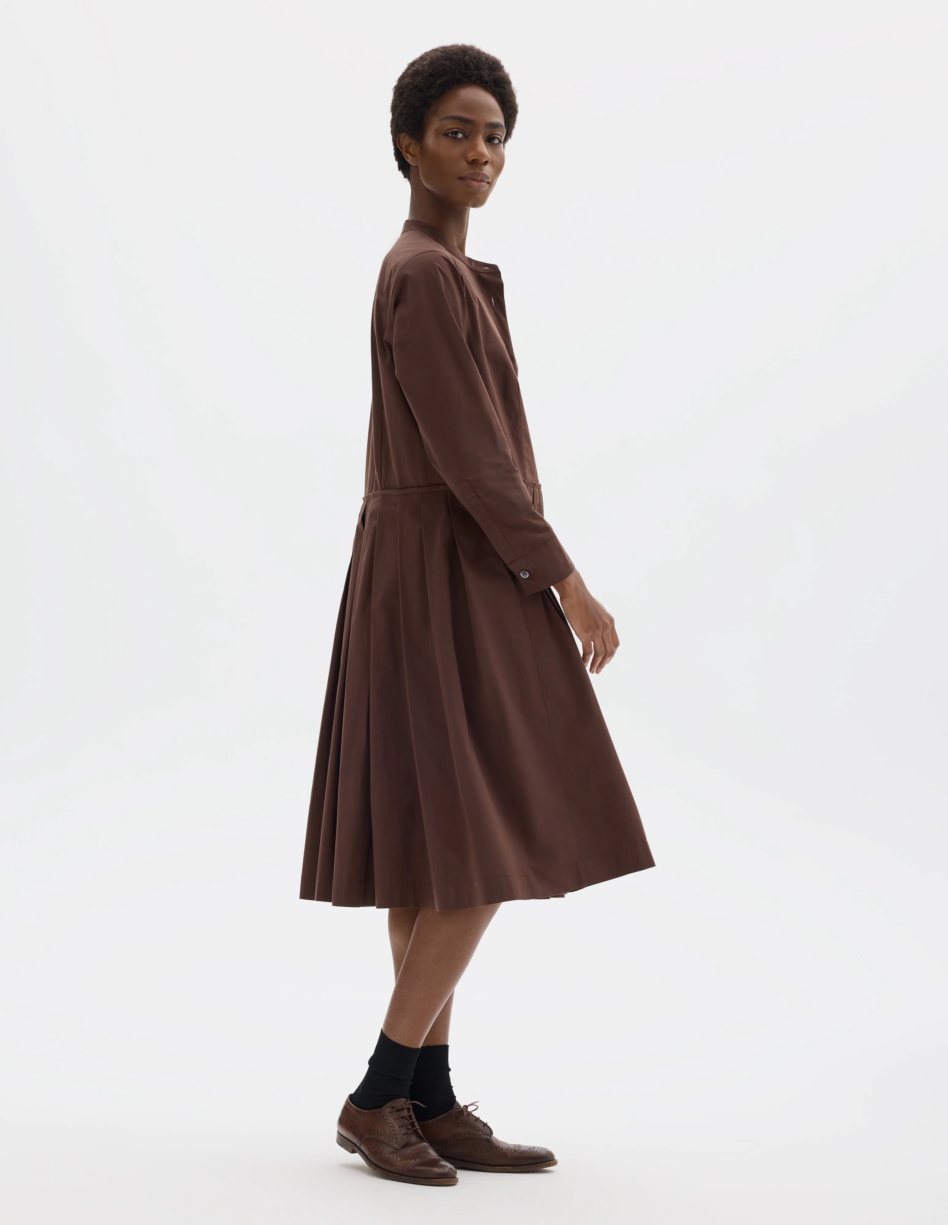 COLLARLESS PLEATED DRESS | FINE COUNT COTTON POPLIN | MAHOGANY sold by Margaret Howell product image thumbnail 2