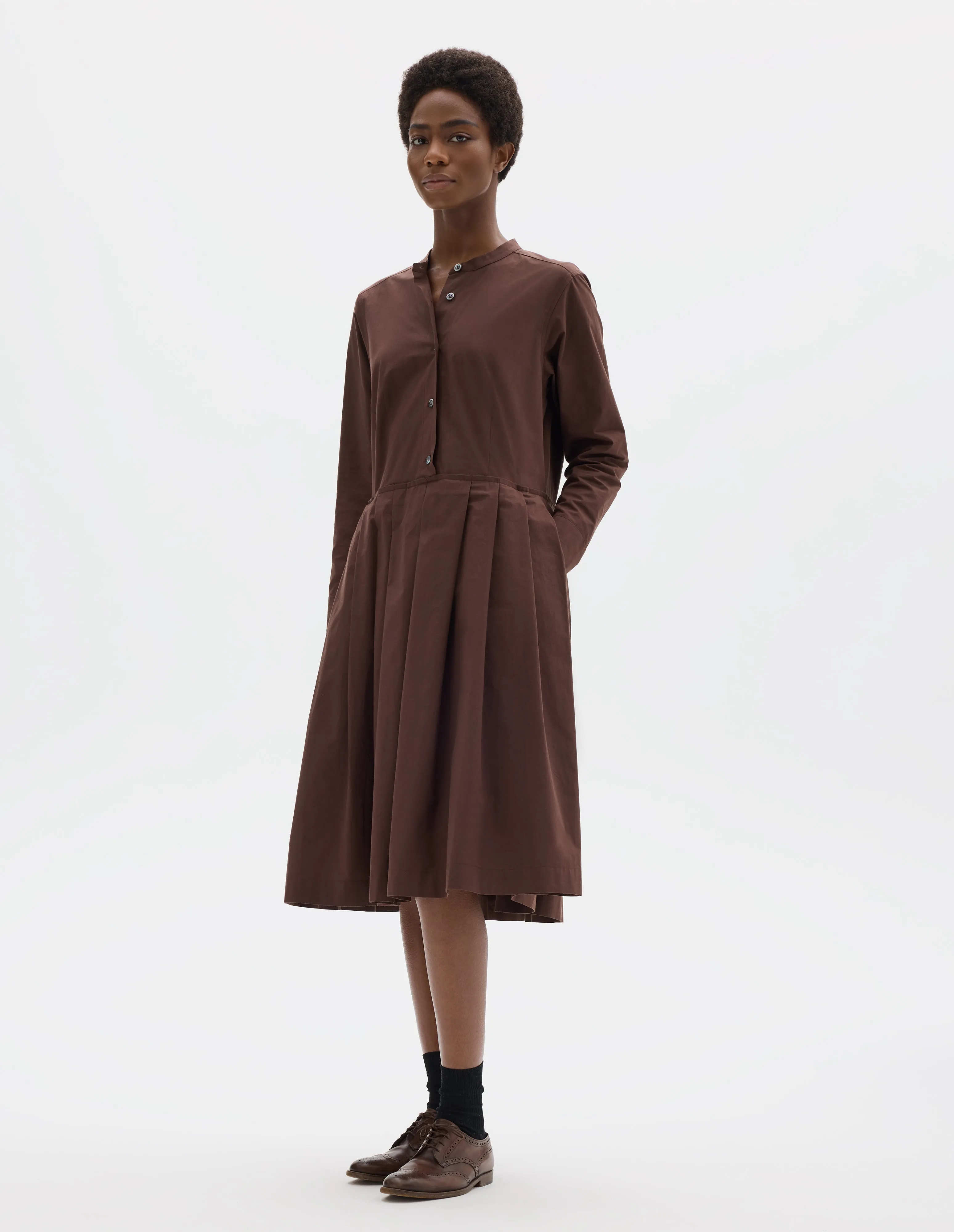 COLLARLESS PLEATED DRESS | FINE COUNT COTTON POPLIN | MAHOGANY sold by Margaret Howell