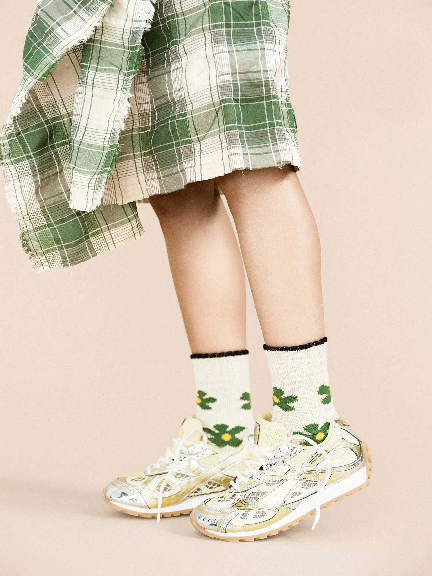 Mod Daisy Boucle Crew sold by Hansel From Basel product image thumbnail 2