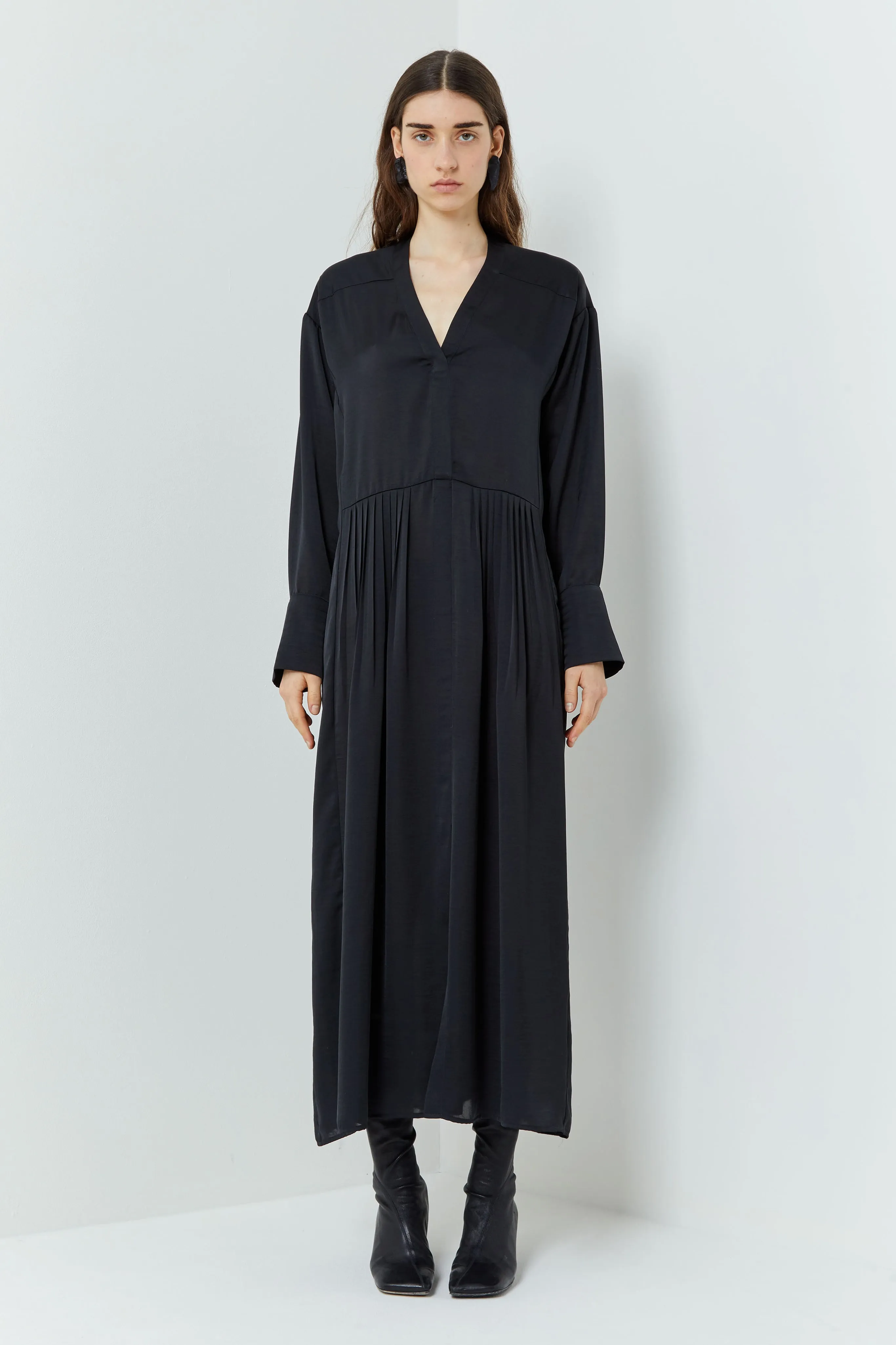 Doras 7952 Black sold by Christian Wijnants