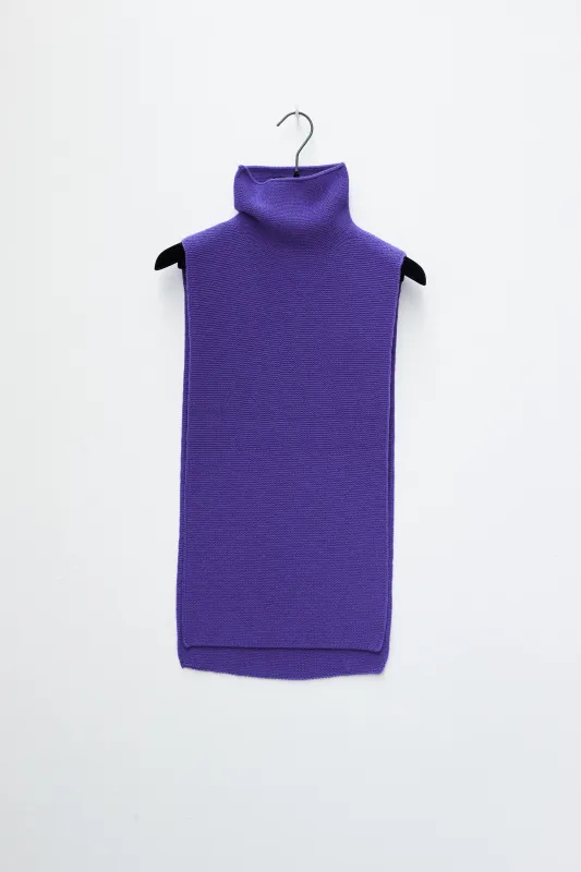 Kamilla whole garment knitted bib made by Christian Wijnants