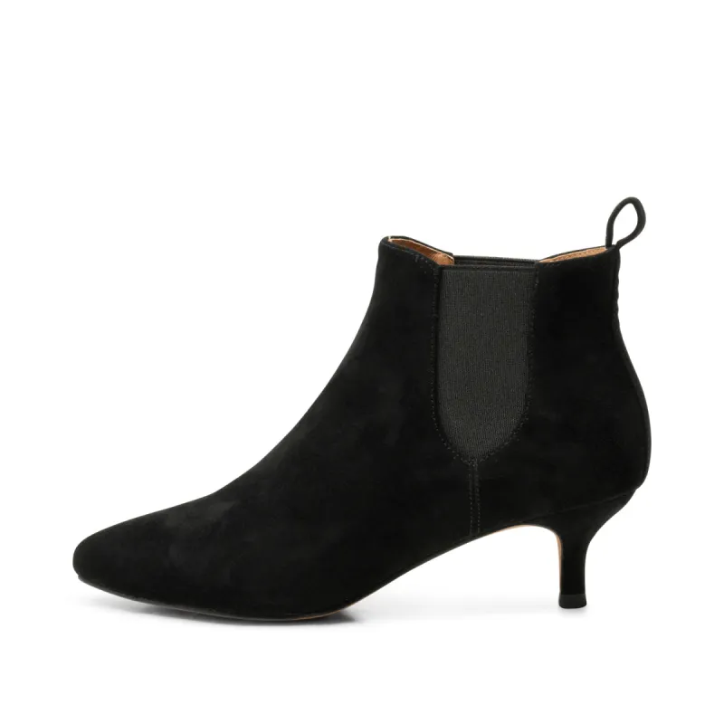 Saga chelsea boot suede - BLACK sold by Shoe The Bear