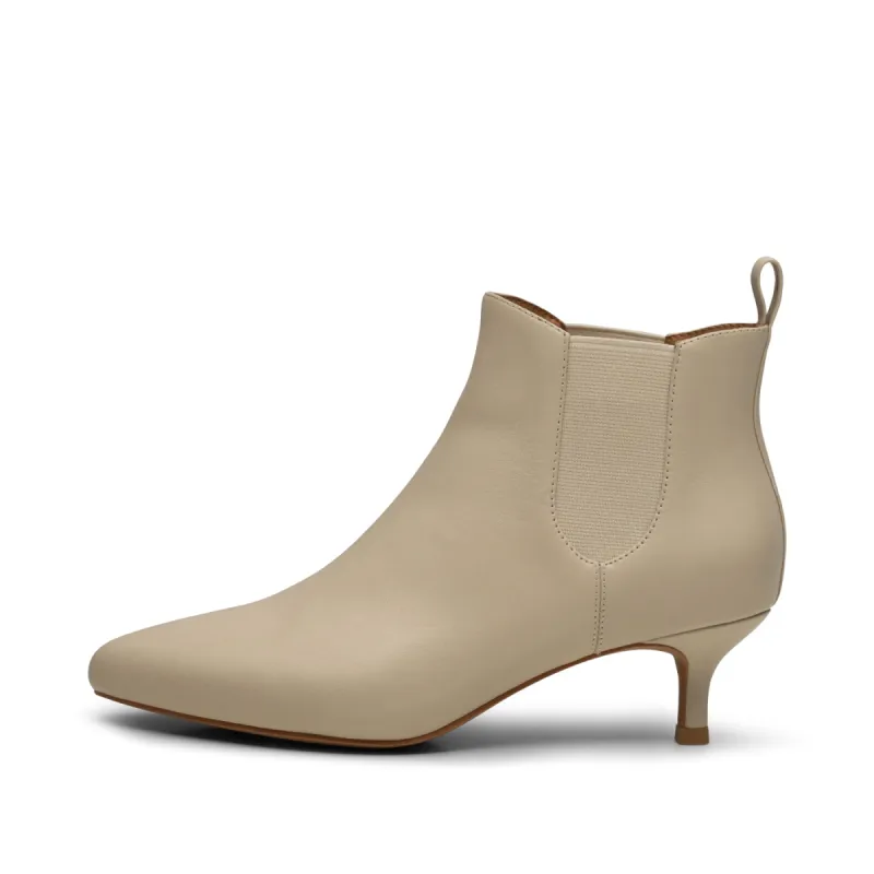 Saga chelsea boot leather - OFF WHITE sold by Shoe The Bear