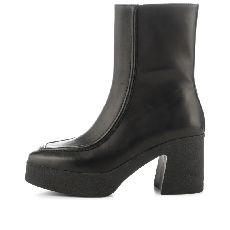 Daphni bootie leather - BLACK sold by Shoe The Bear
