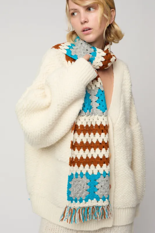 Crochet Scarf in Modern Weave made by Atelier Delphine