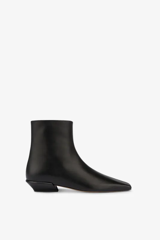 Boots in black leather sold by Paris Texas