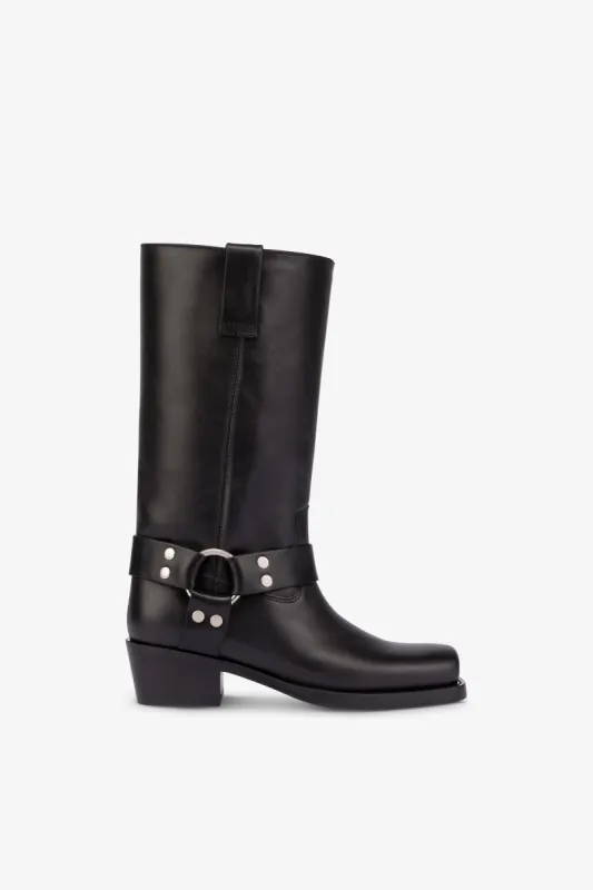 Square-toe boots in smooth black leather sold by Paris Texas