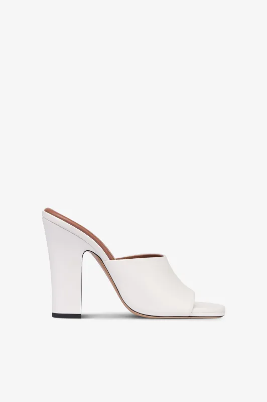 Mules in white leather sold by Paris Texas