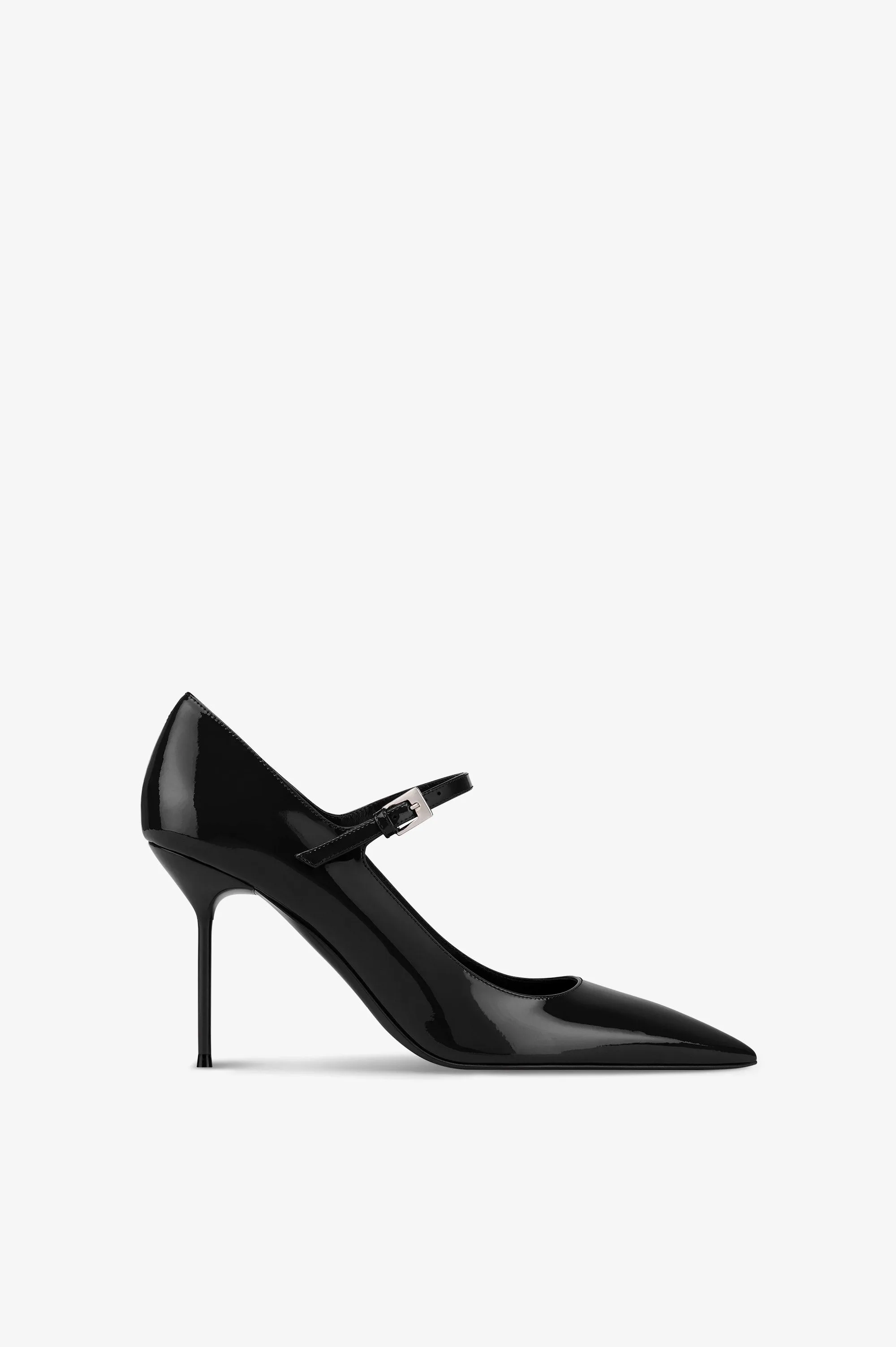 Pumps in black patent leather sold by Paris Texas