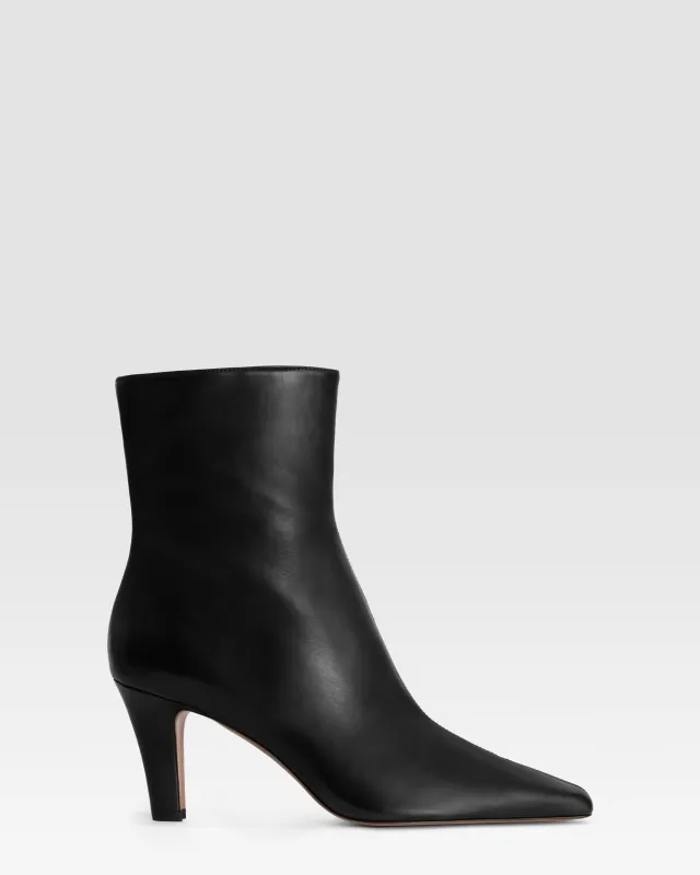 Ankle boots in black calf leather sold by Paris Texas