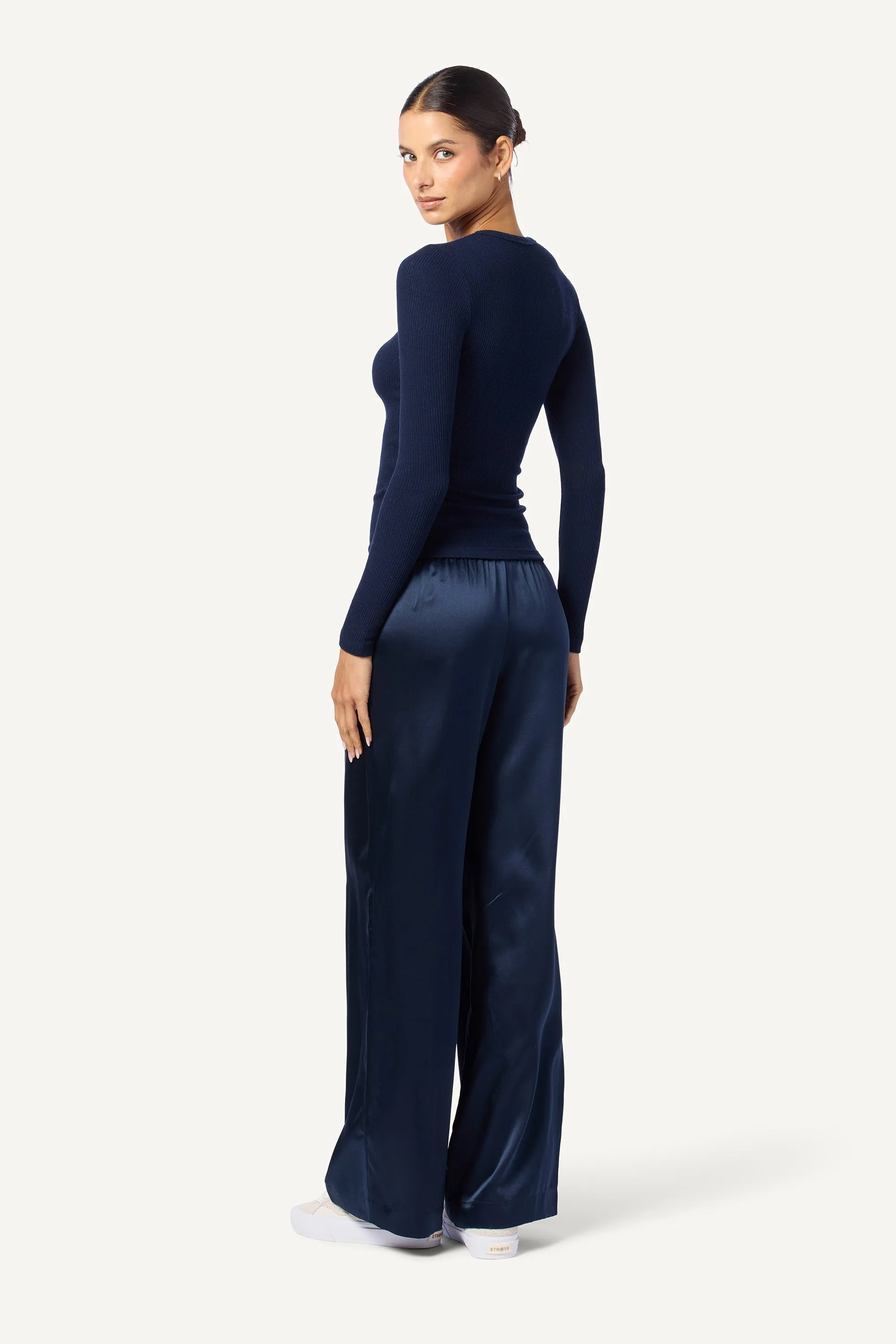 BRYNN WIDE LEG SILK PANT | MIDNIGHT NAVY sold by Sablyn product image thumbnail 4
