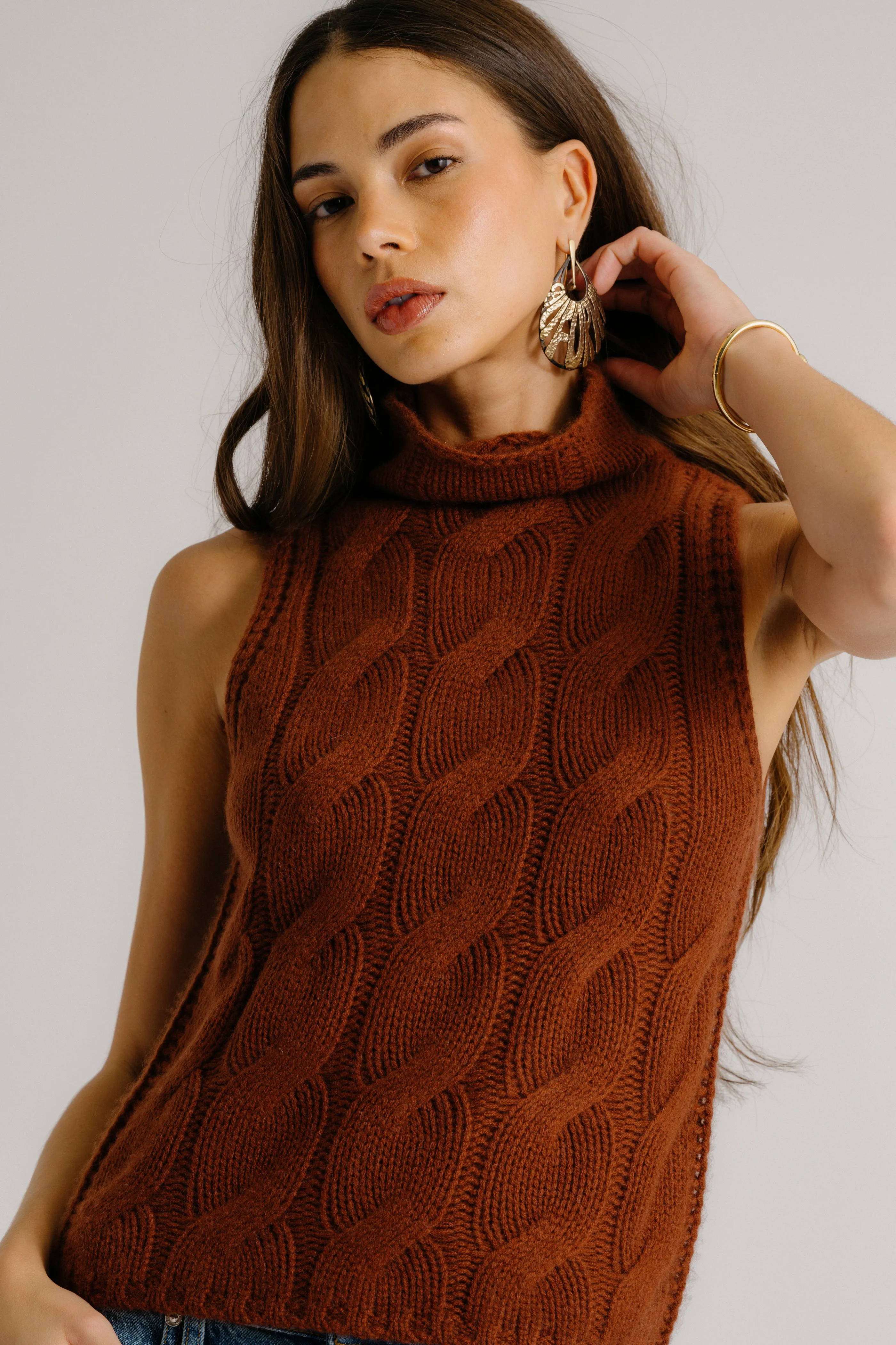 SALVIA SLEEVELESS CASHMERE CABLE TURTLENECK | MAHOGANY sold by Sablyn product image thumbnail 4