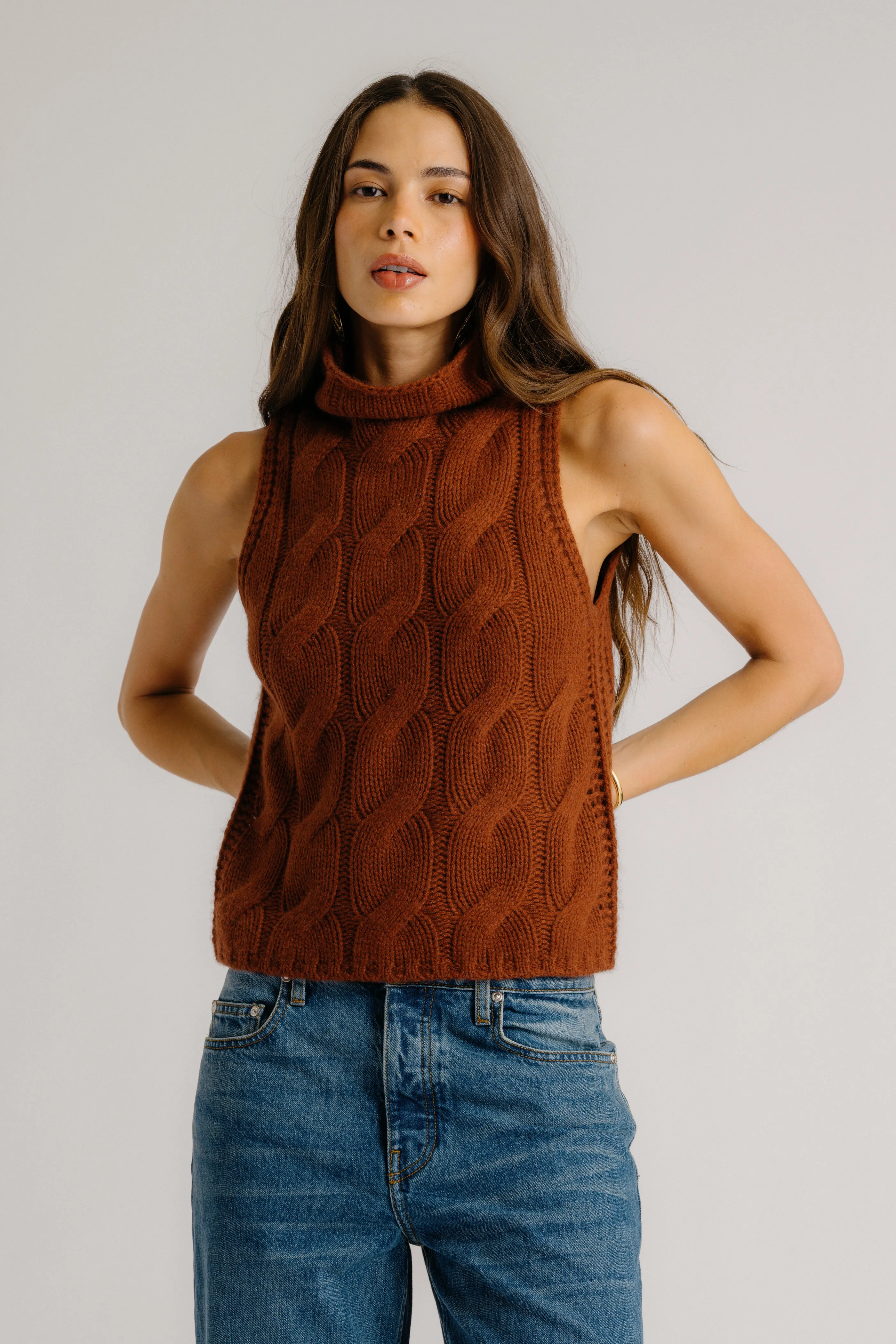 SALVIA SLEEVELESS CASHMERE CABLE TURTLENECK | MAHOGANY sold by Sablyn