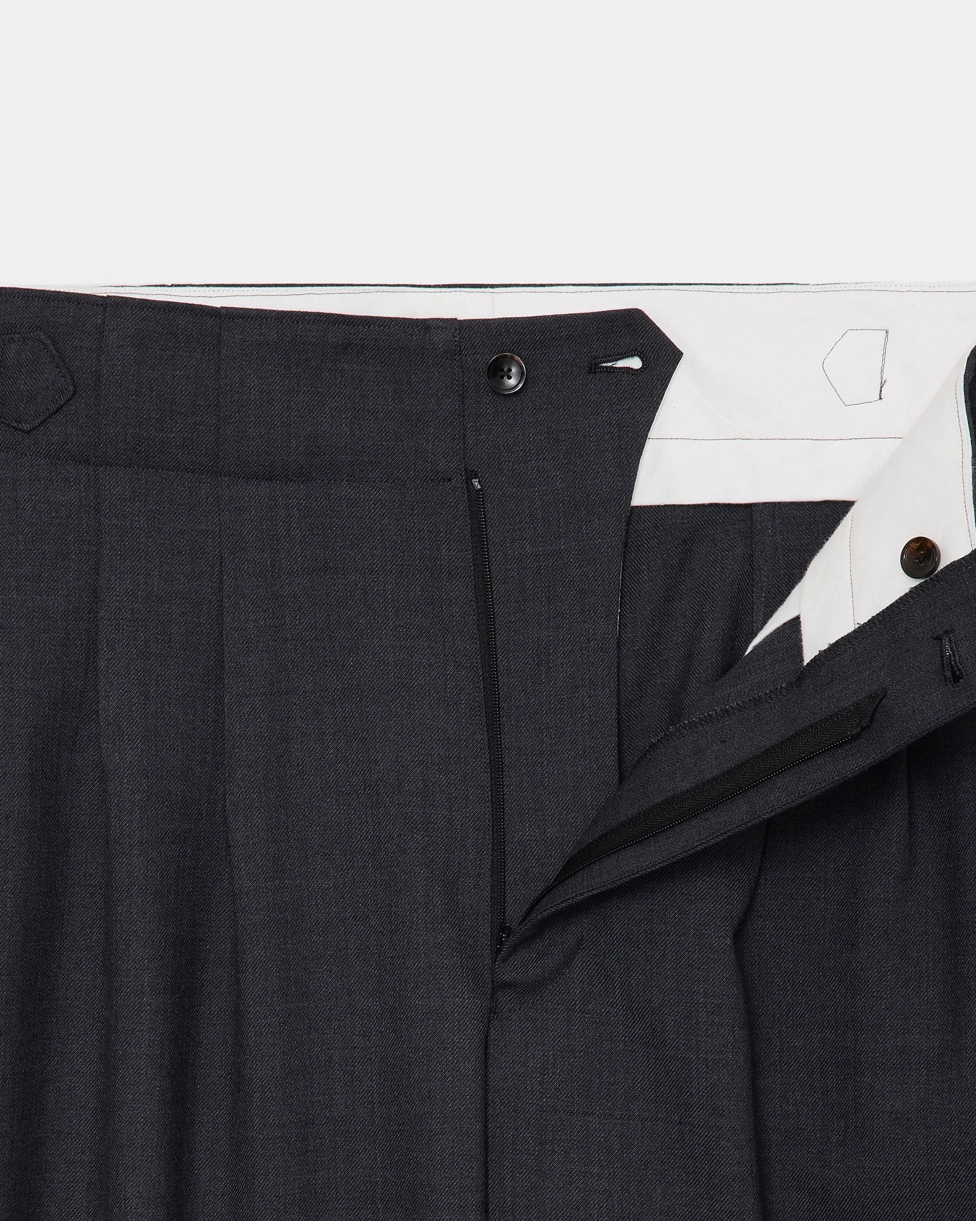 リサイクルポリエステル ノンミュールジングウールギャバジン / 2タックミリタリートラウザーズ, Charcoal Gray sold by MARKAWARE product image thumbnail 2