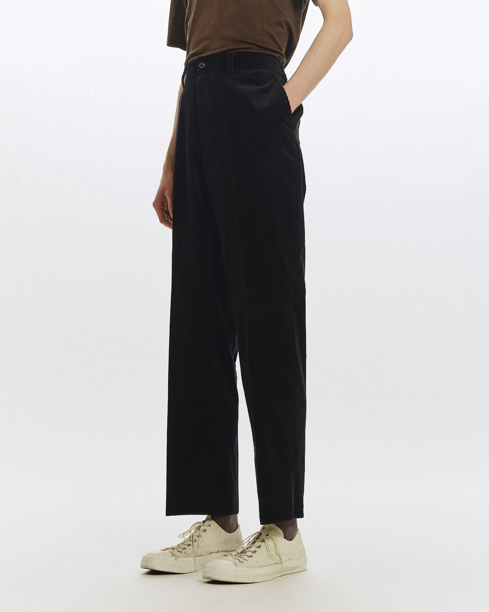 オーガニックコットン 6W コーデュロイ / フラットテーパードチノトラウザーズ, Black sold by MARKAWARE product image thumbnail 2