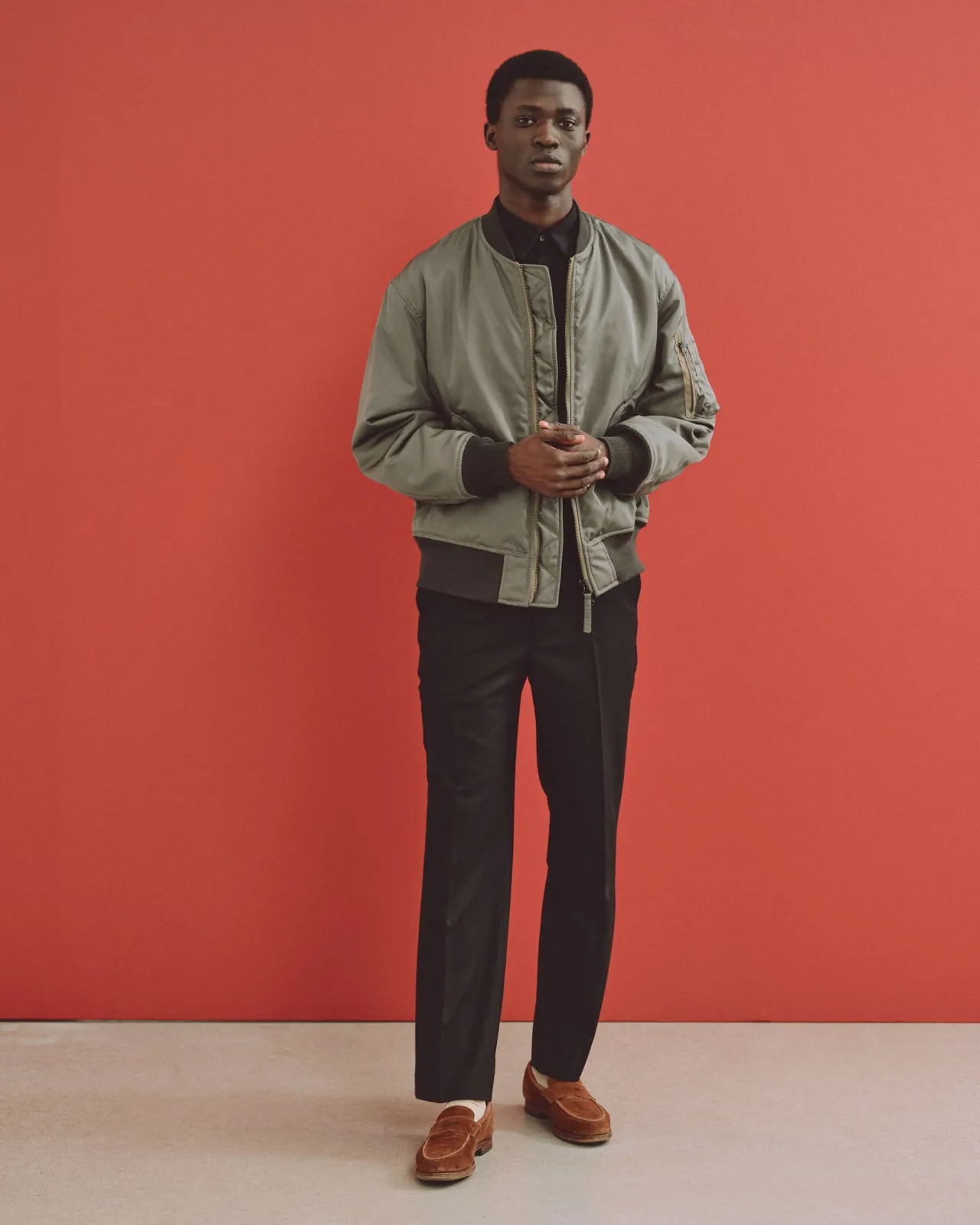 2/80 オーガニックウールフランネル / スリムストレートトラウザーズ, Black sold by MARKAWARE product image thumbnail 2