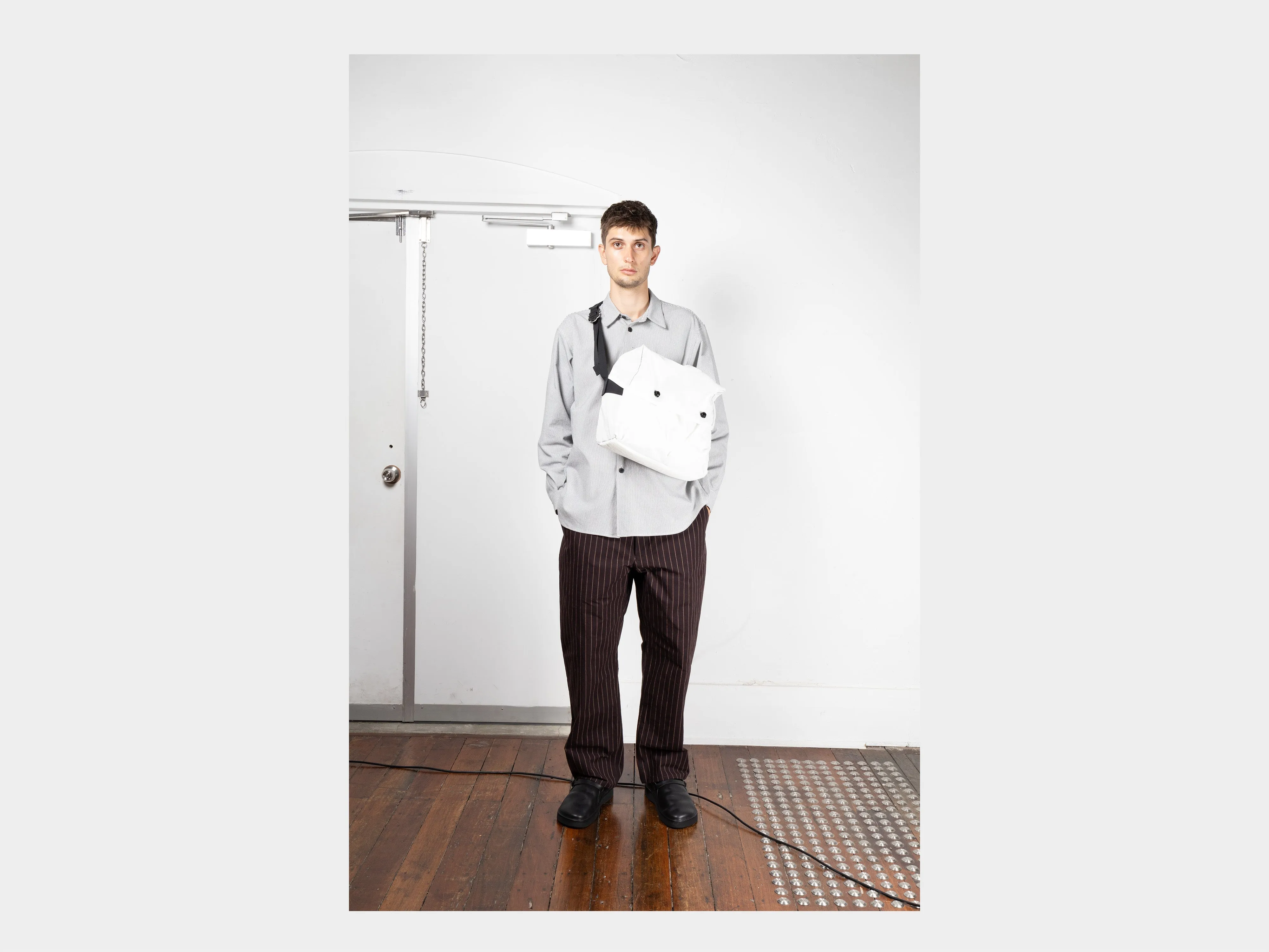 R19G4 "Mini Messenger" White Nylon sold by MAN-TLE product image thumbnail 5