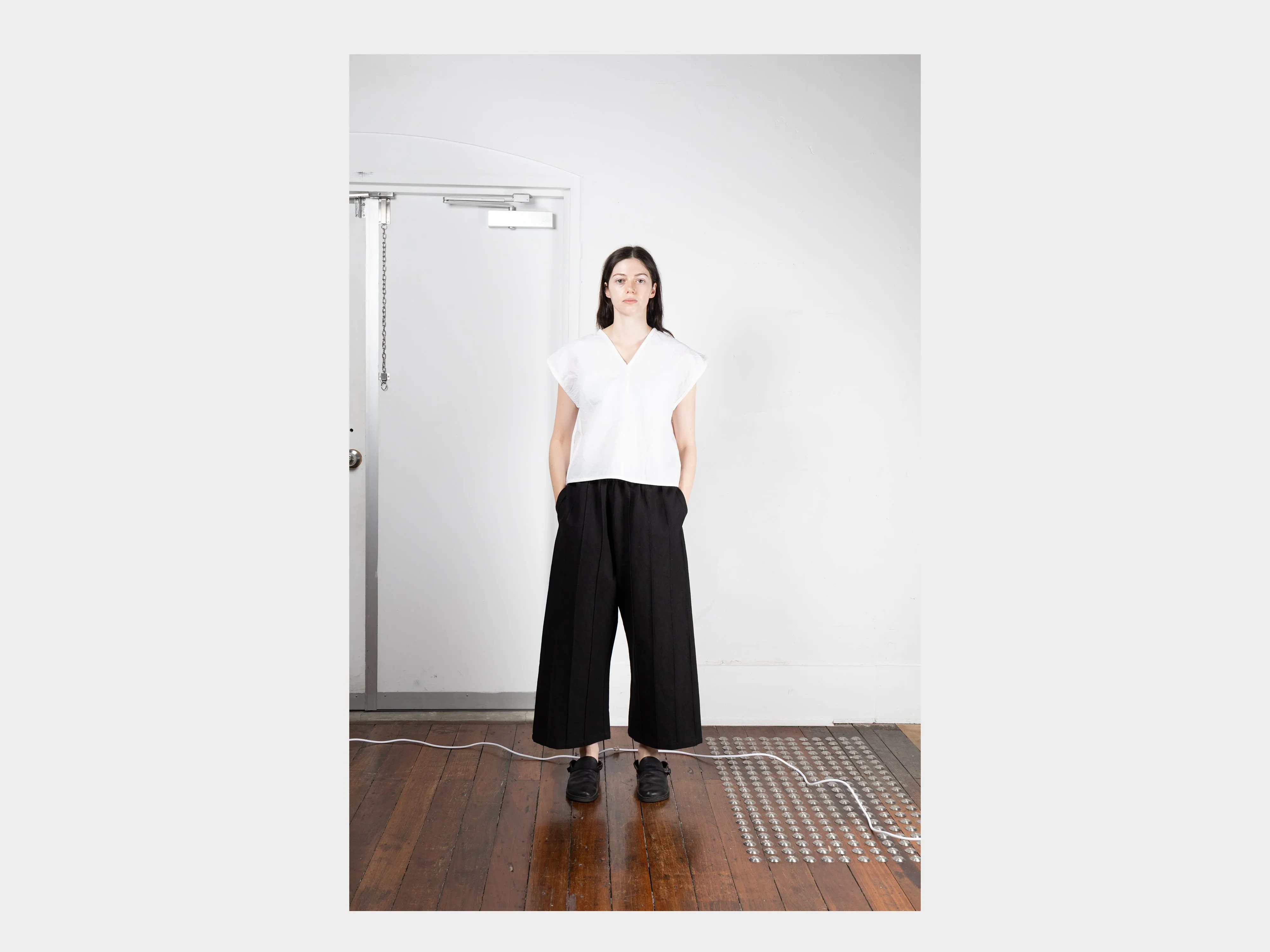W-R18P3 "Tuck Pants" Black Bamboo sold by MAN-TLE product image thumbnail 5